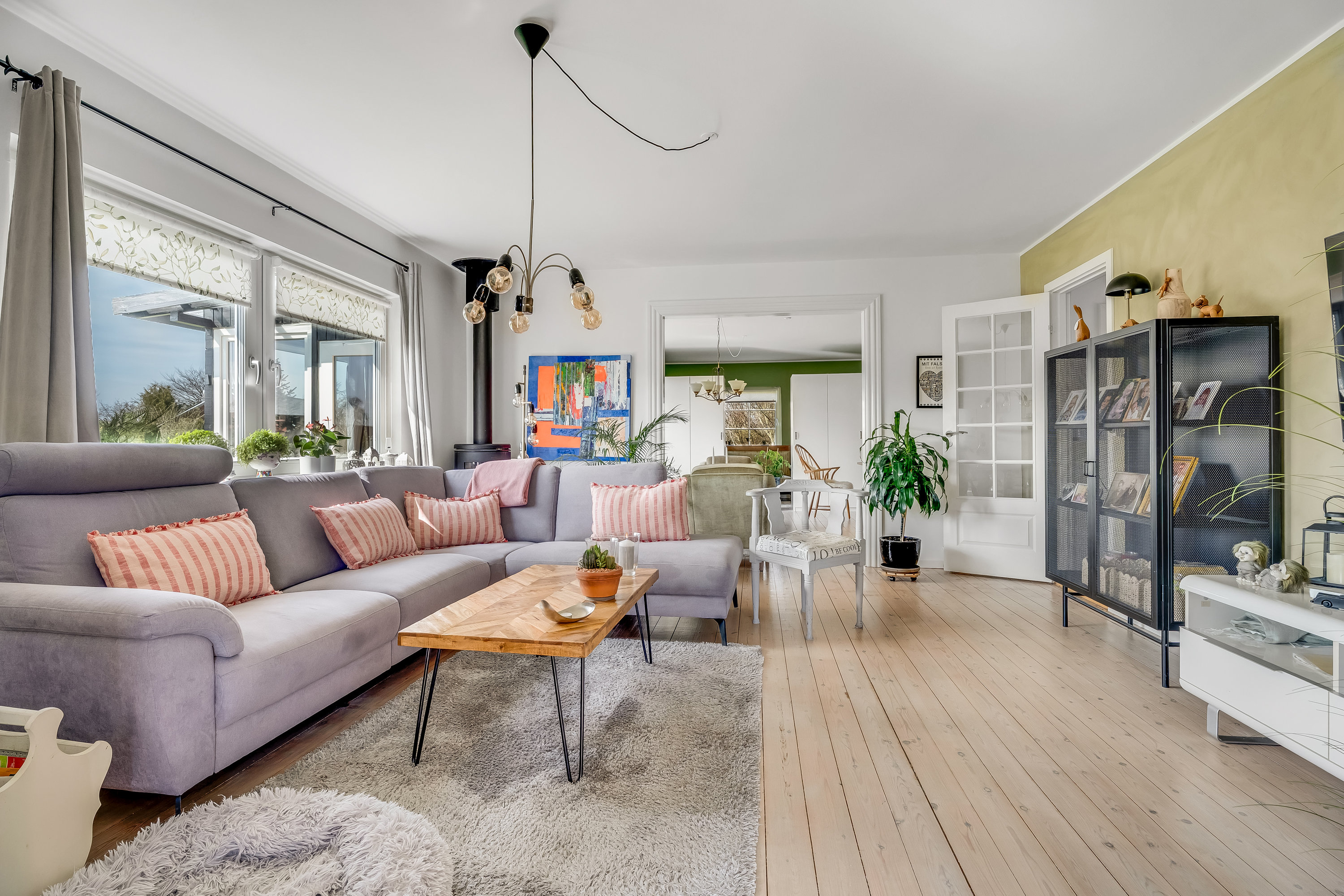 Fremhævet stue billede i fuldskærmstilstand. Billede af Skovvej 37, 4840 Nørre Alslev