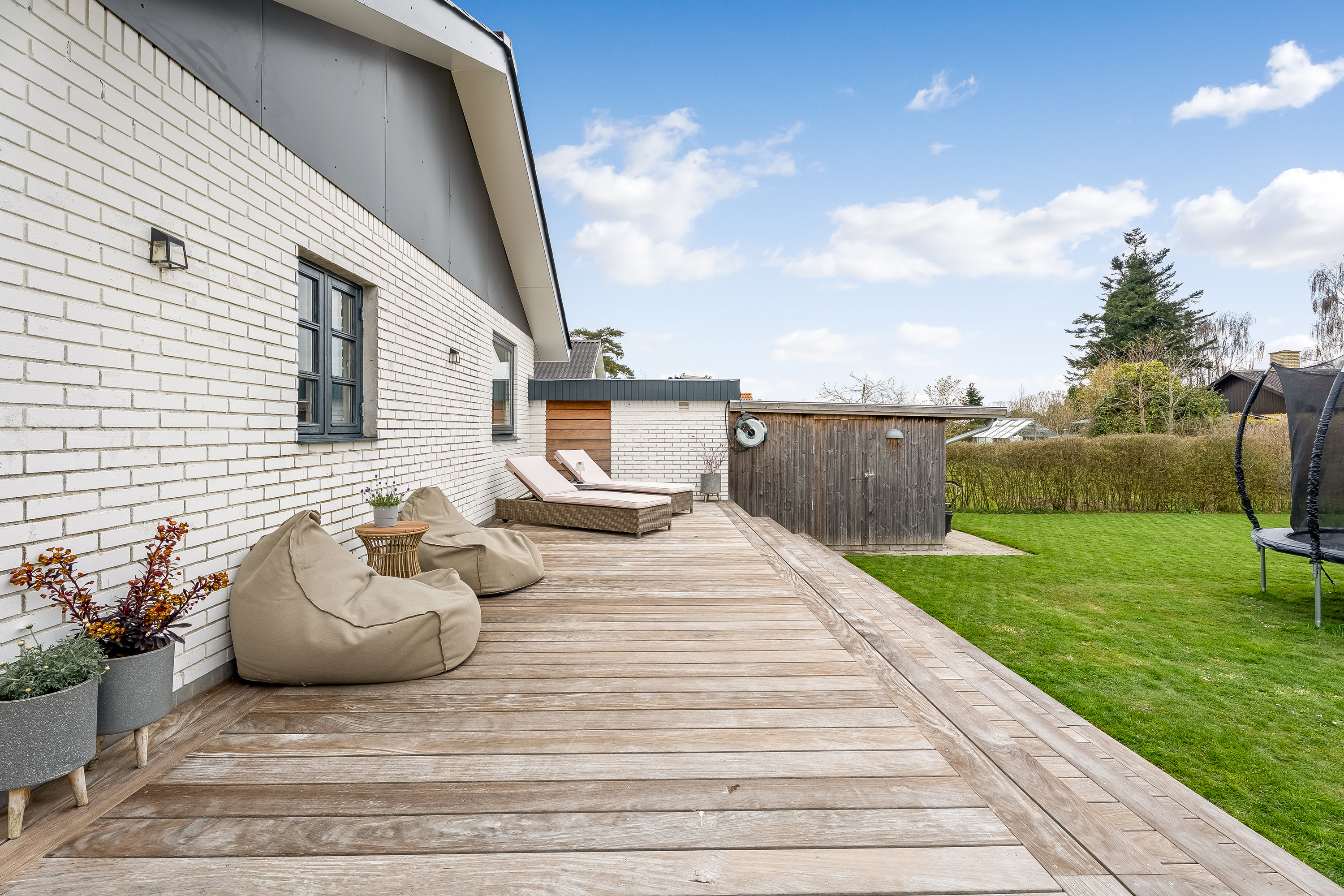 Fremhævet terrasse billede i fuldskærmstilstand. Billede af Sundvænget 3A, Hasselø Pl, 4800 Nykøbing F