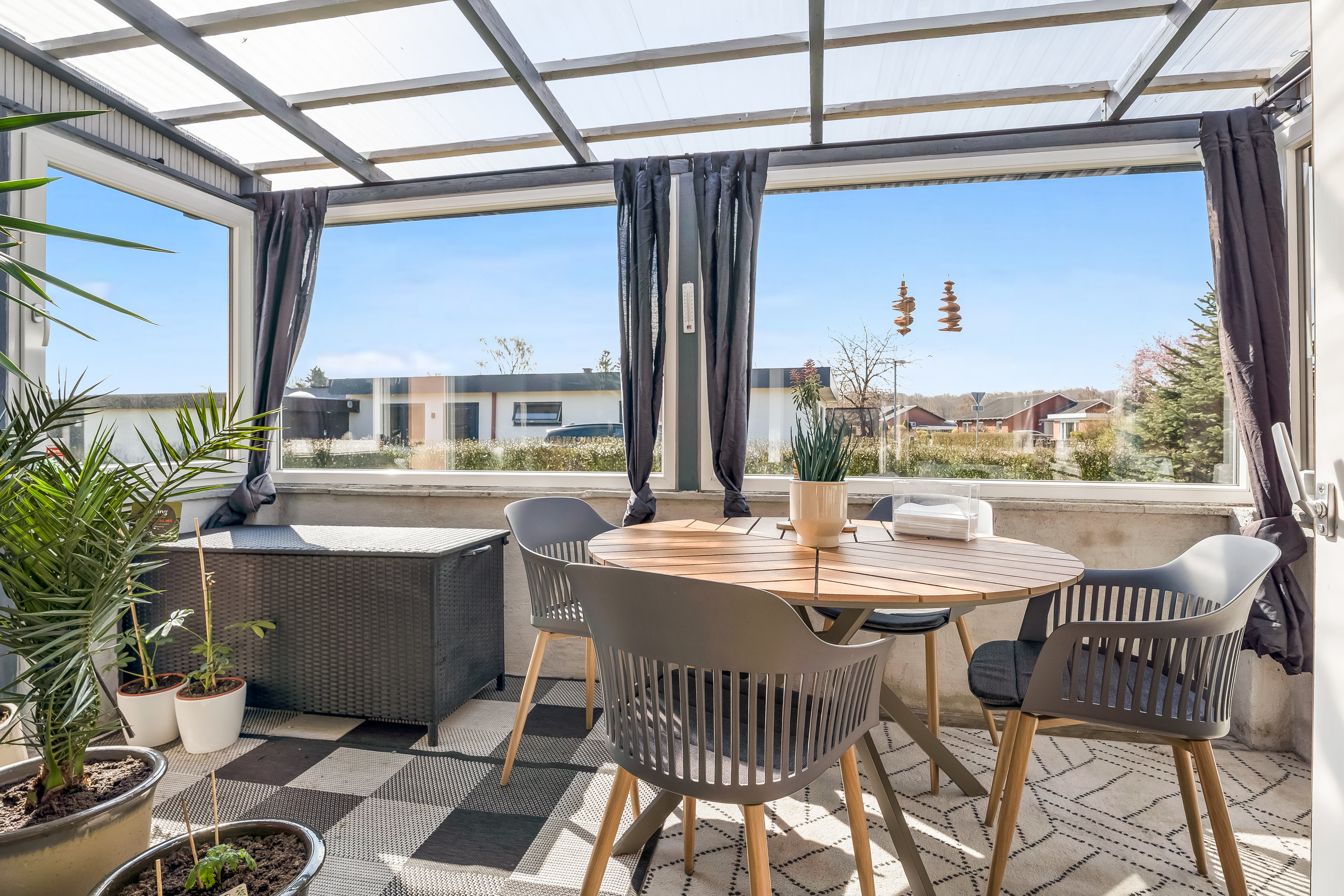 Fremhævet udestue billede i fuldskærmstilstand. Billede af Skovvej 37, 4840 Nørre Alslev