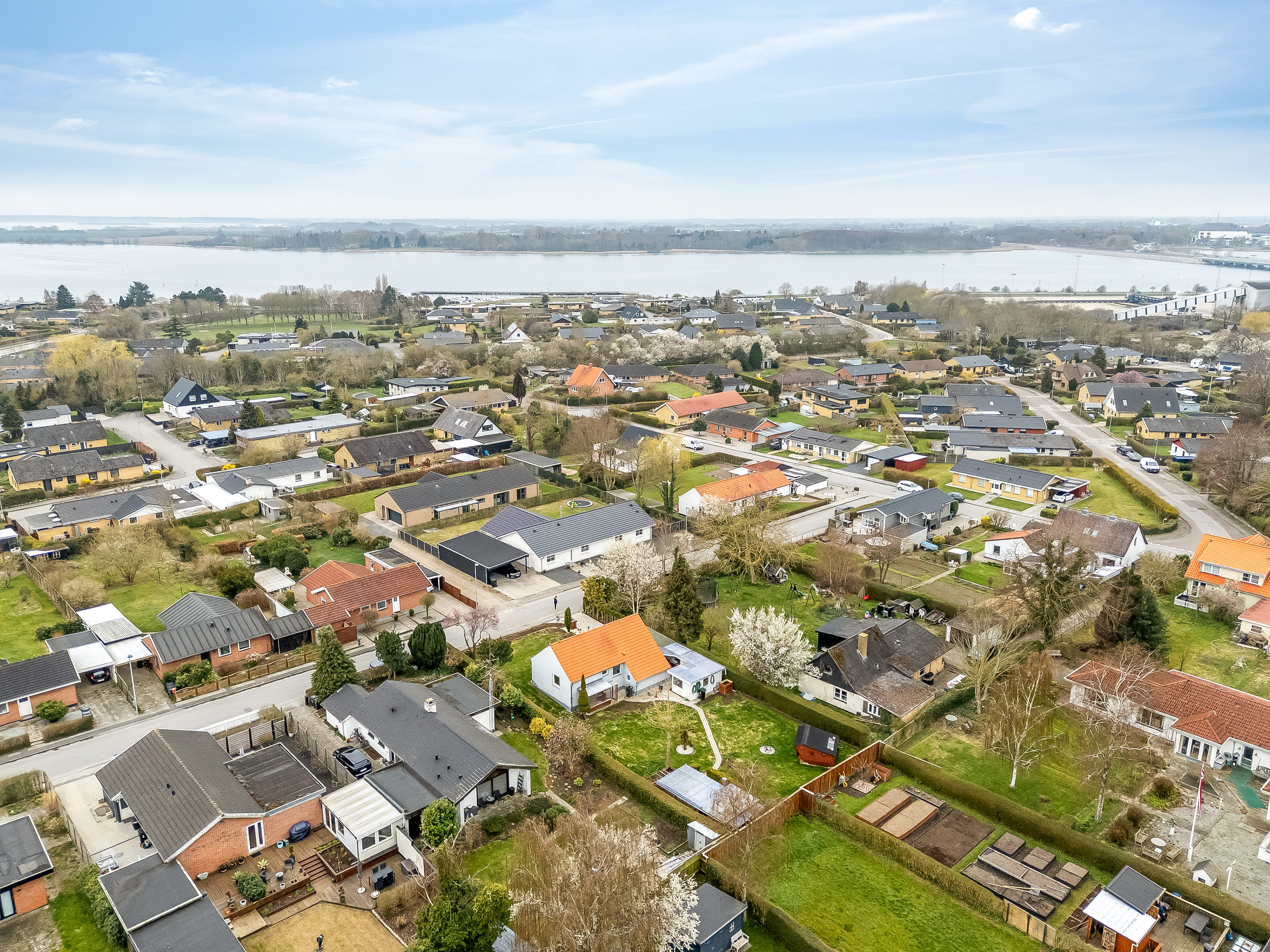 Fremhævet luftfoto billede i fuldskærmstilstand. Billede af Højagervej 3, 4800 Nykøbing F