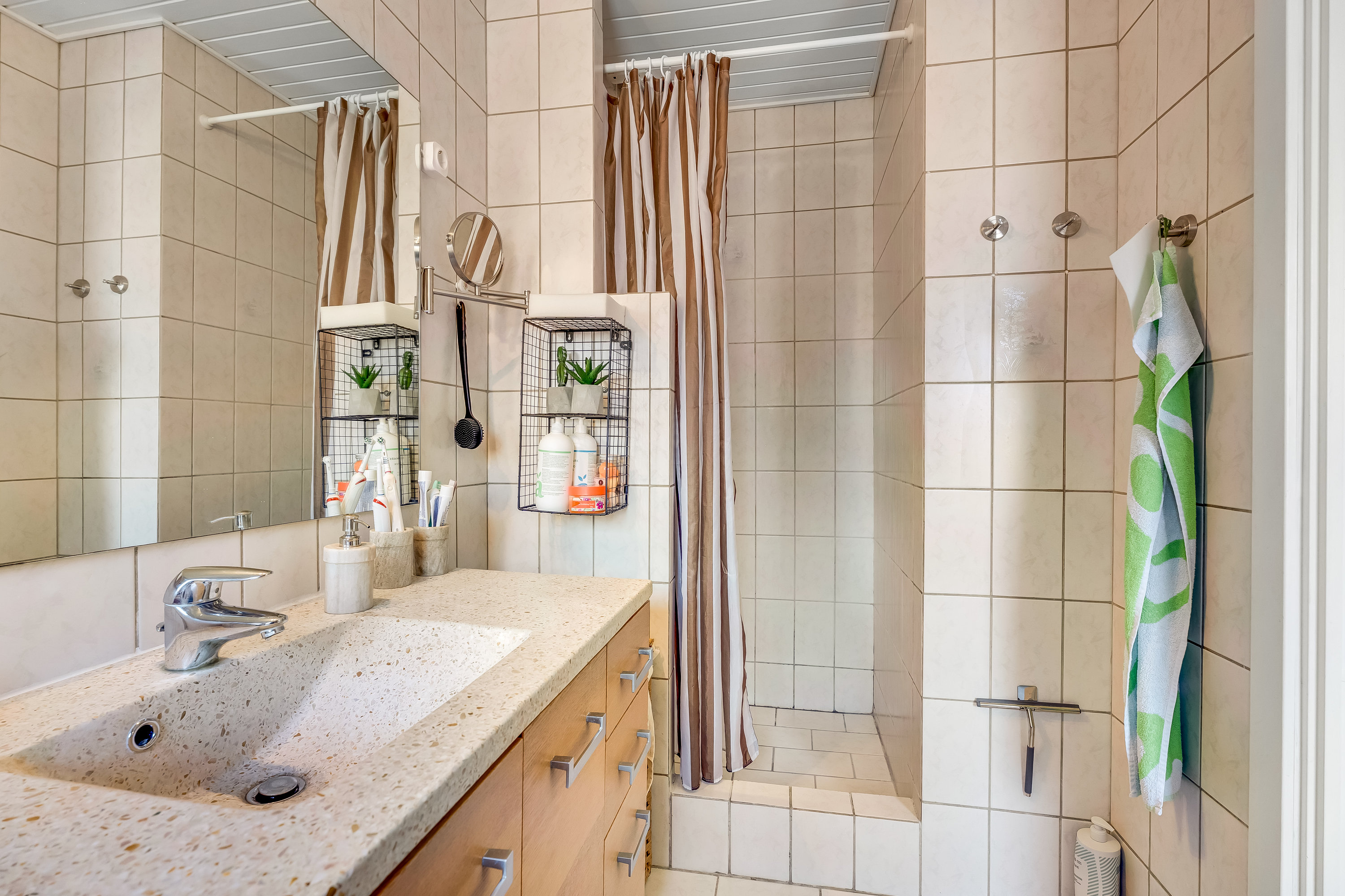 Fremhævet badeværelse billede i fuldskærmstilstand. Billede af Skovvej 37, 4840 Nørre Alslev