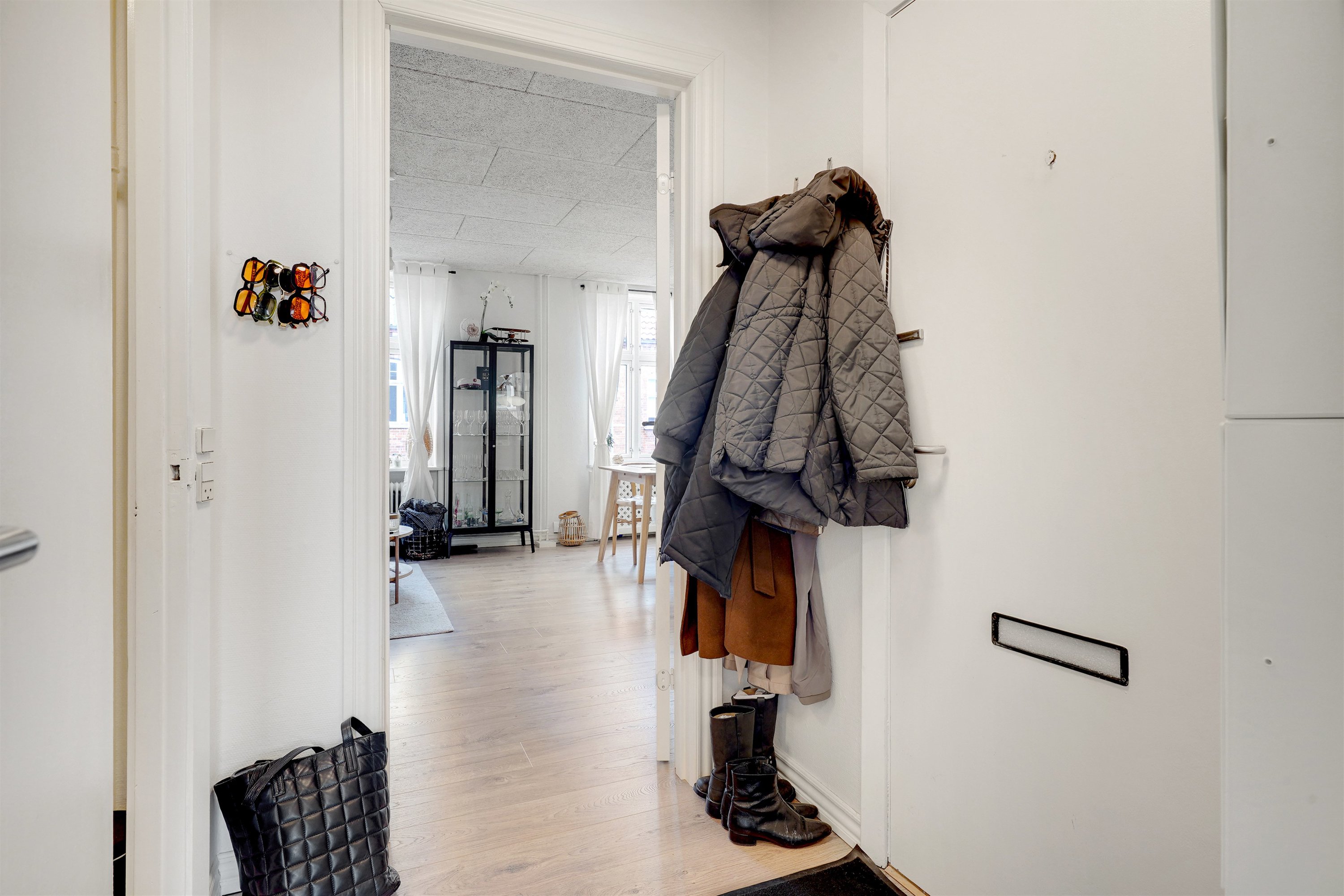 Fremhævet entré billede i fuldskærmstilstand. Billede af Willemoesgade 34, 1. tv., 6700 Esbjerg