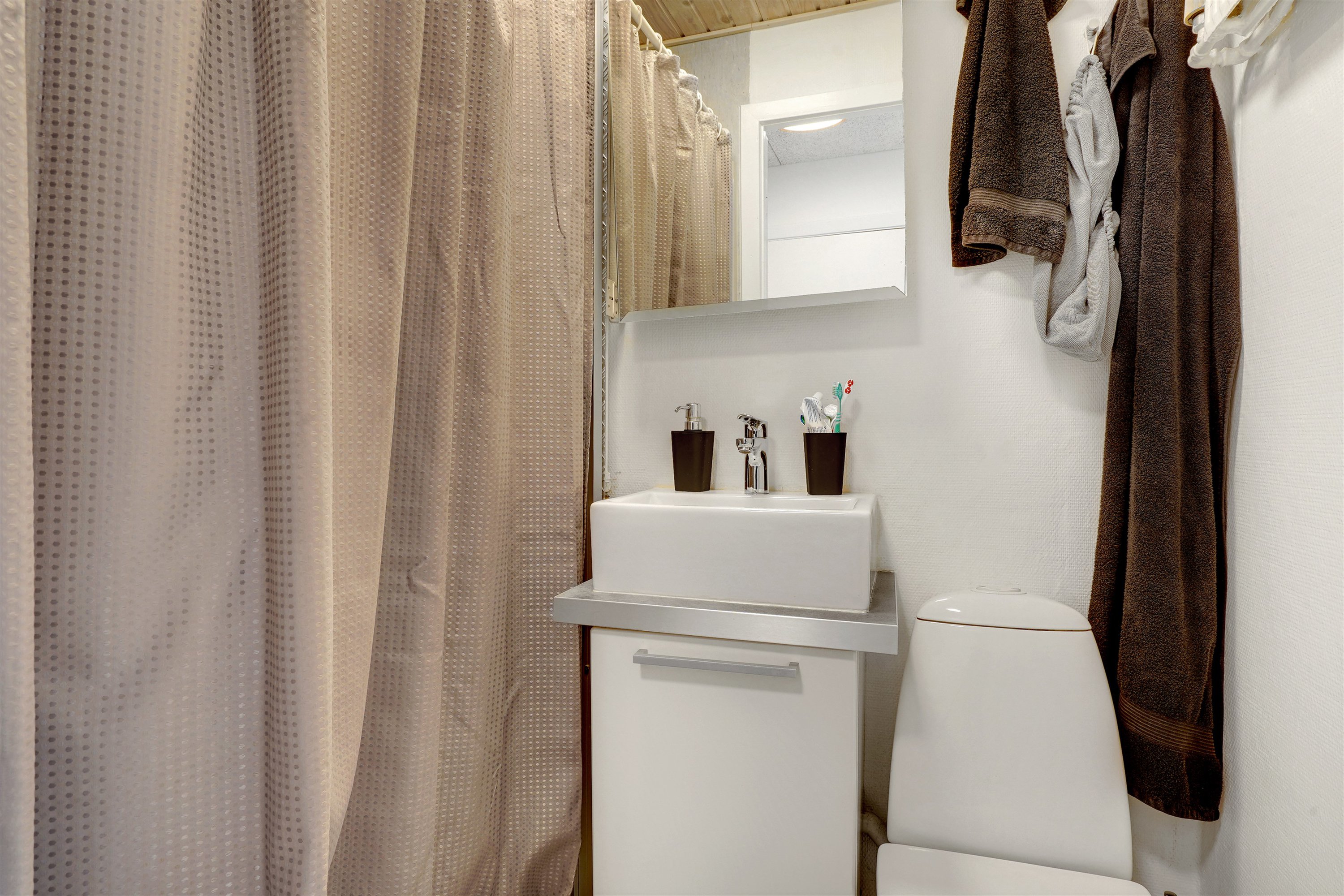 Fremhævet badeværelse billede i fuldskærmstilstand. Billede af Willemoesgade 34, 1. tv., 6700 Esbjerg