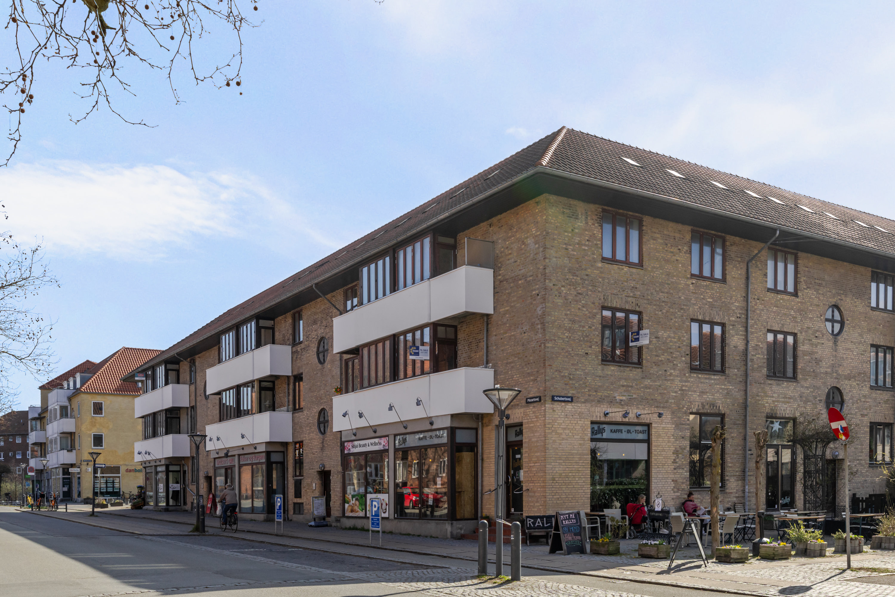 Fremhævet andet billede i fuldskærmstilstand. Billede af Schubertsvej 12, 1. tv., 2450 København SV