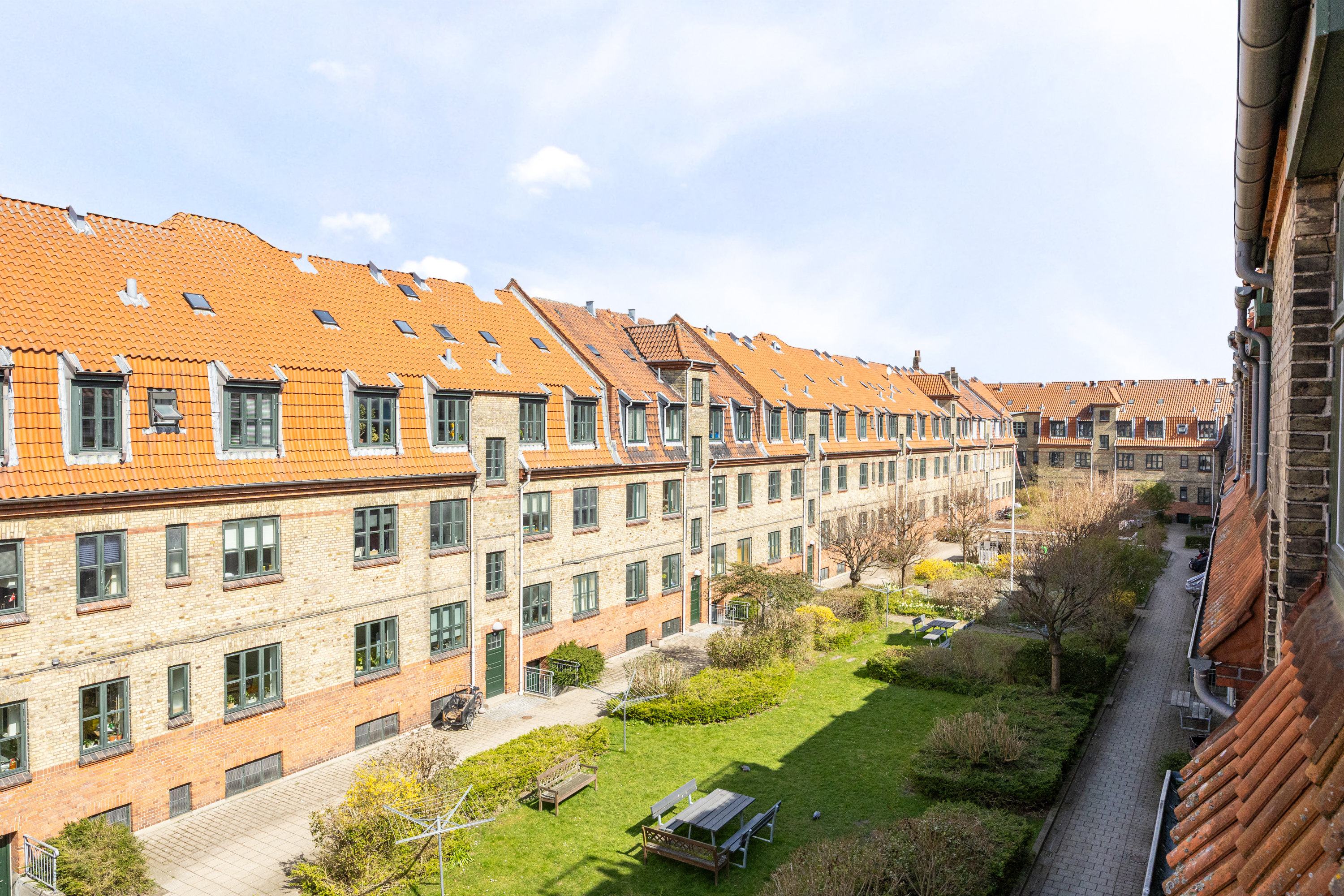 Fremhævet andet billede i fuldskærmstilstand. Billede af P. Knudsens Gade 16, 2. tv., 2450 København SV