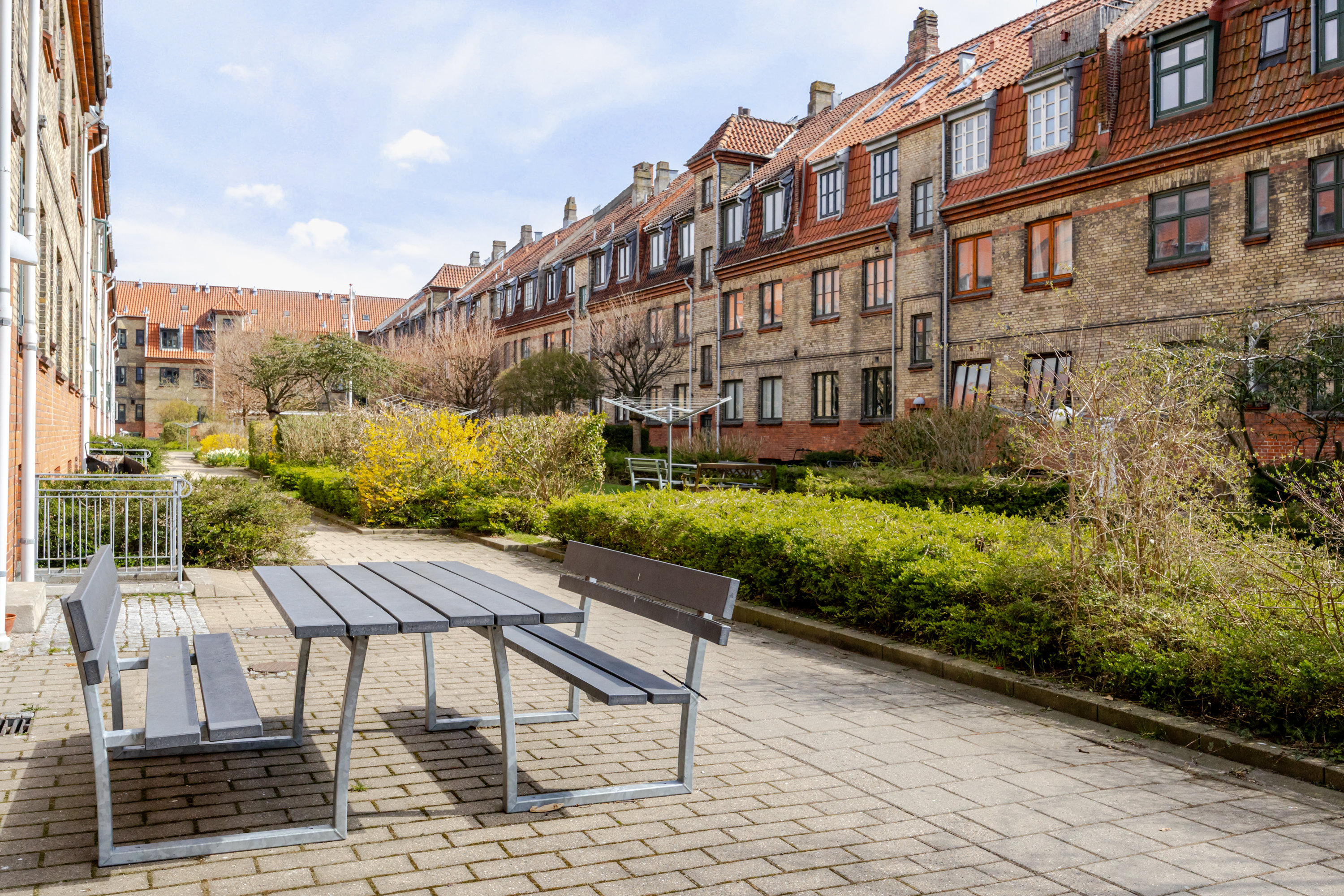 Fremhævet andet billede i fuldskærmstilstand. Billede af P. Knudsens Gade 16, 2. tv., 2450 København SV