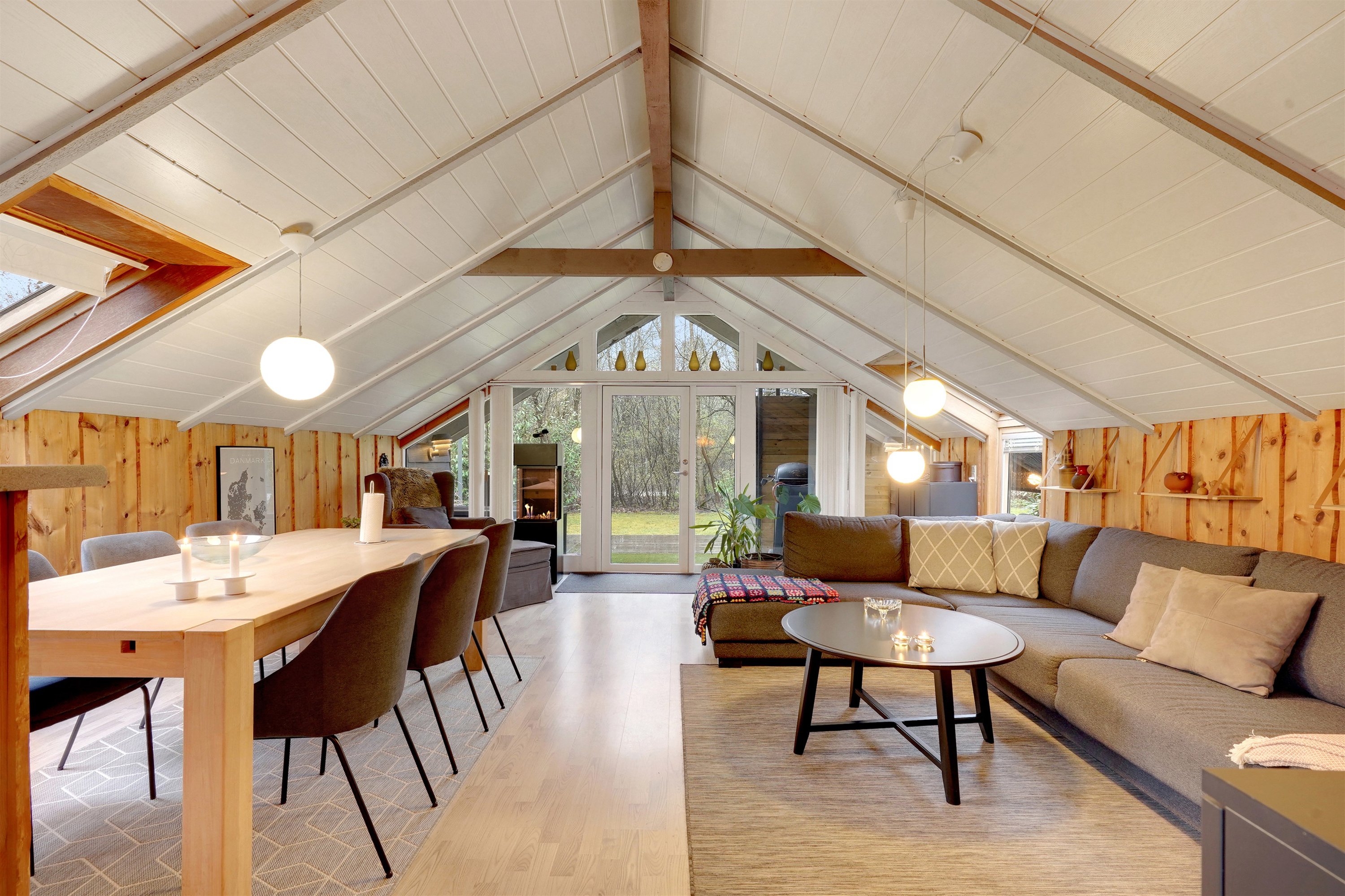 Fremhævet stue billede i fuldskærmstilstand. Billede af Birkelunden 1, Jegum, 6840 Oksbøl