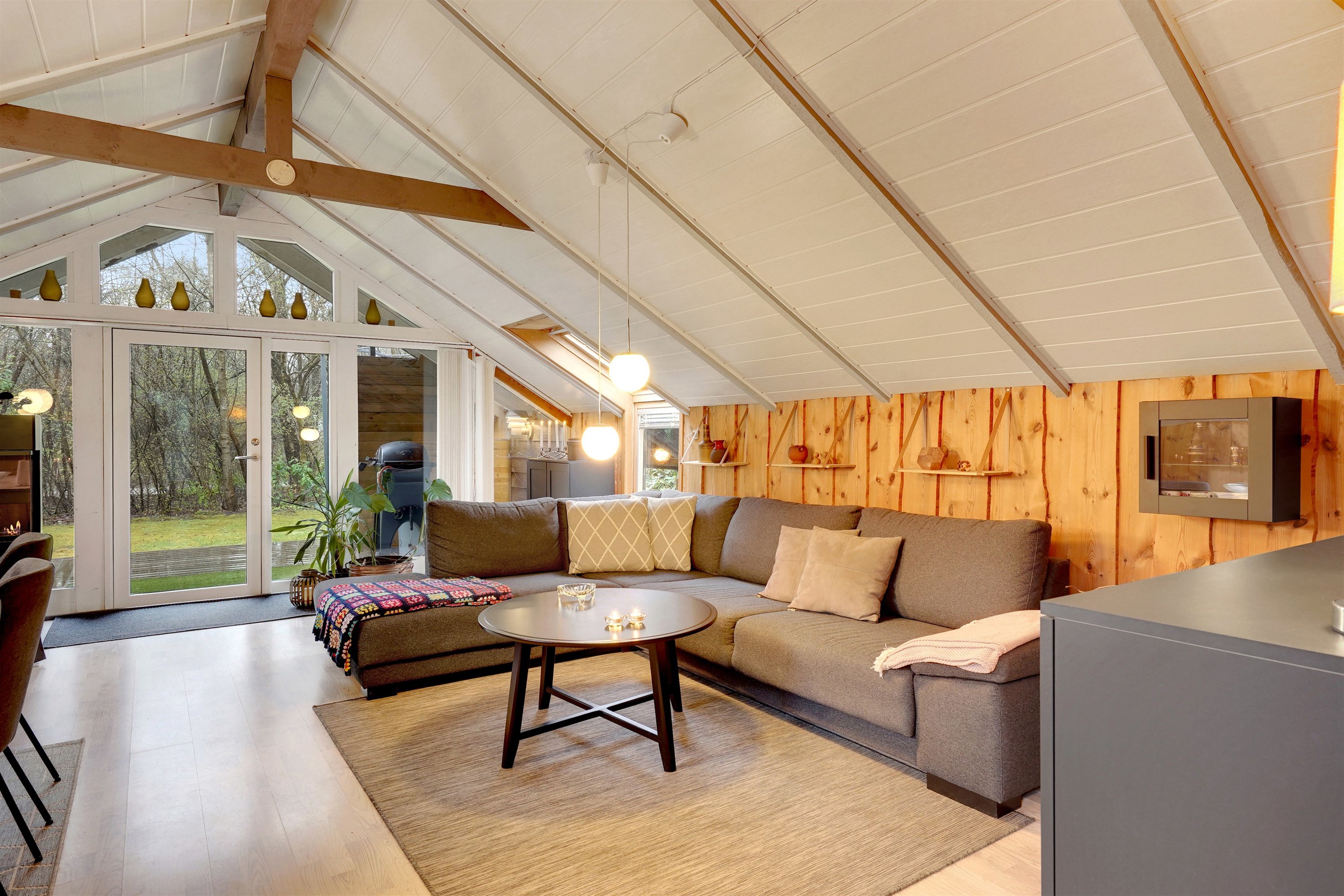 Fremhævet stue billede i fuldskærmstilstand. Billede af Birkelunden 1, Jegum, 6840 Oksbøl