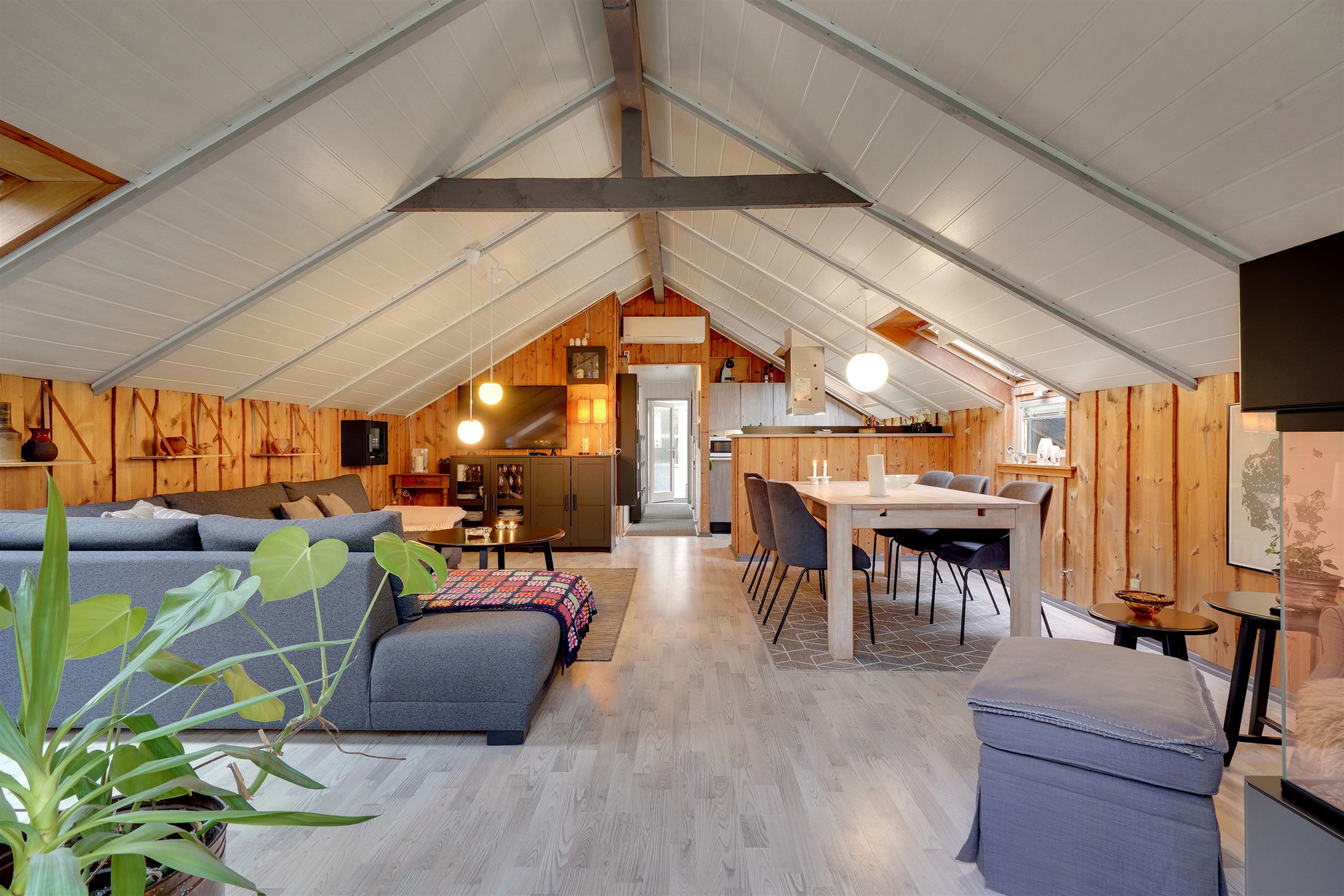 Fremhævet stue billede i fuldskærmstilstand. Billede af Birkelunden 1, Jegum, 6840 Oksbøl