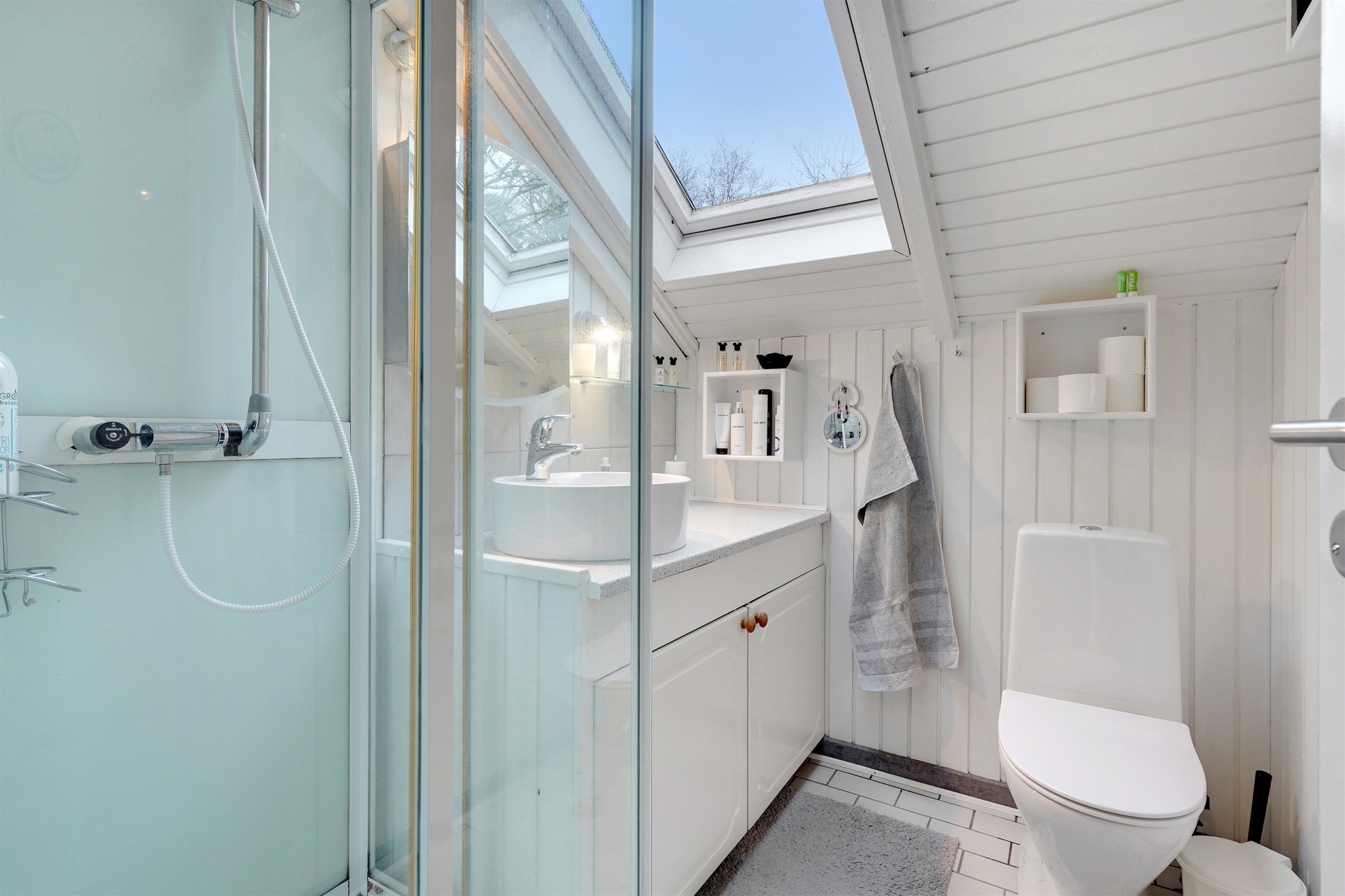 Fremhævet badeværelse billede i fuldskærmstilstand. Billede af Birkelunden 1, Jegum, 6840 Oksbøl