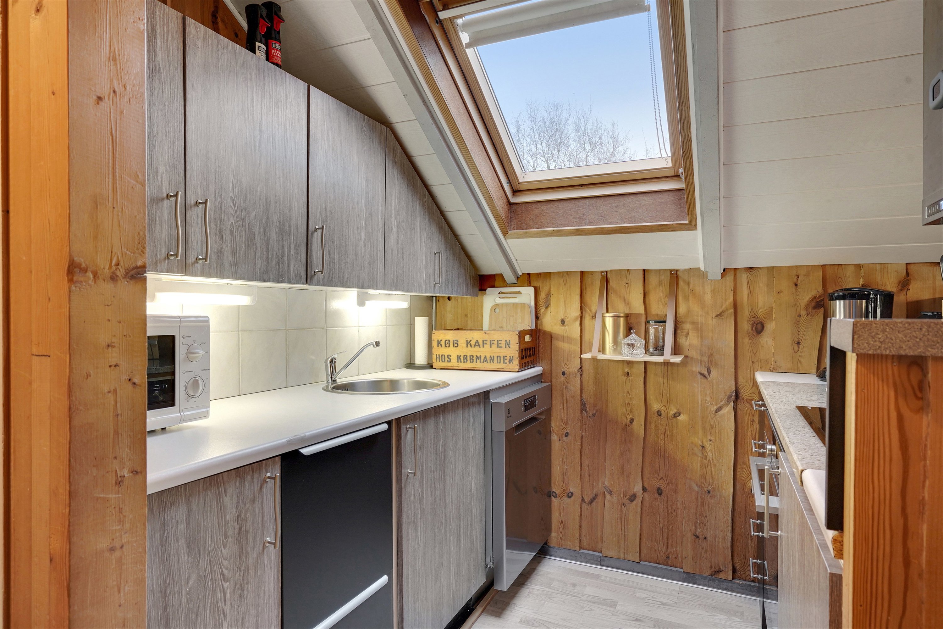 Fremhævet køkken billede i fuldskærmstilstand. Billede af Birkelunden 1, Jegum, 6840 Oksbøl