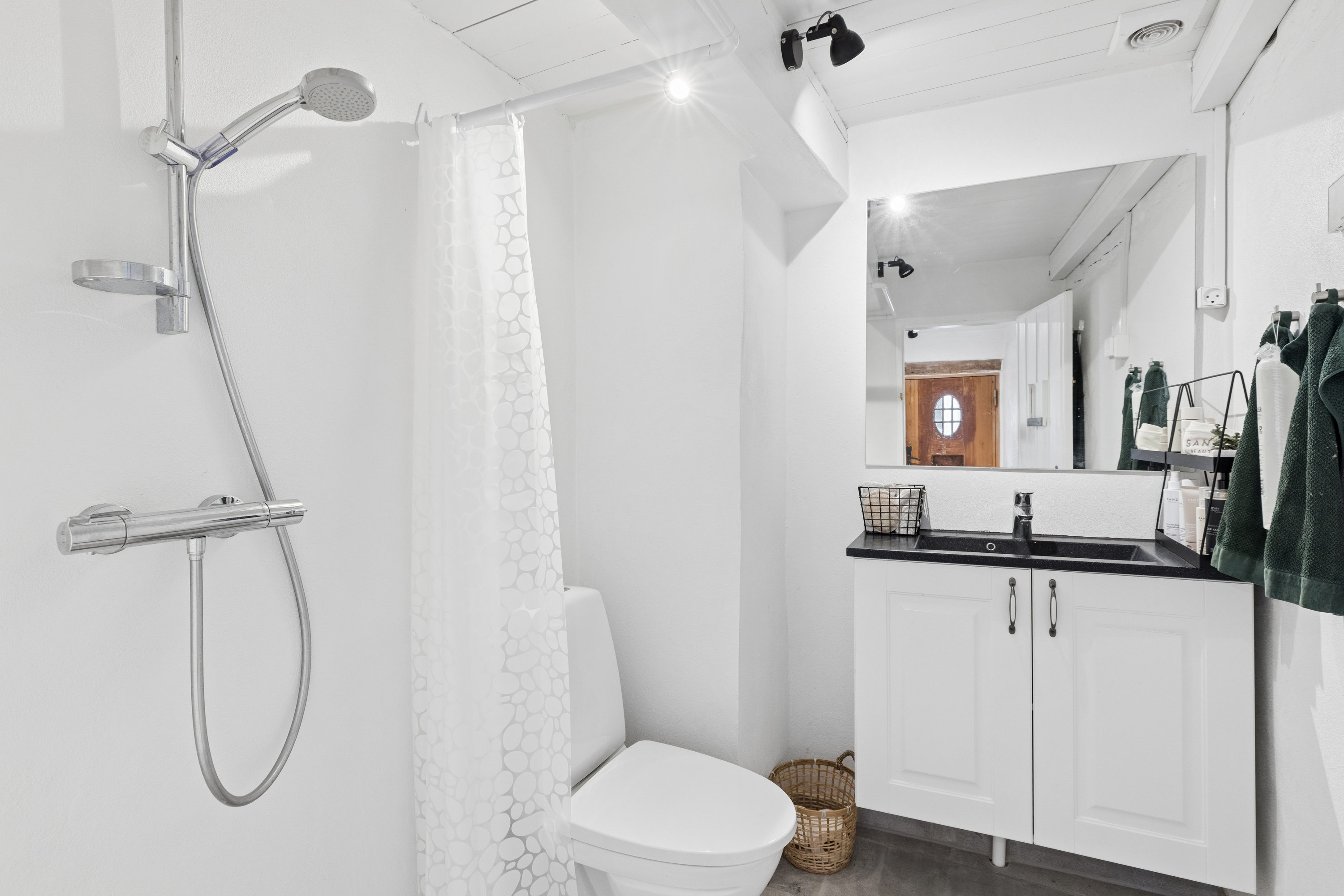 Fremhævet badeværelse billede i fuldskærmstilstand. Billede af Havbogade 47, 6400 Sønderborg