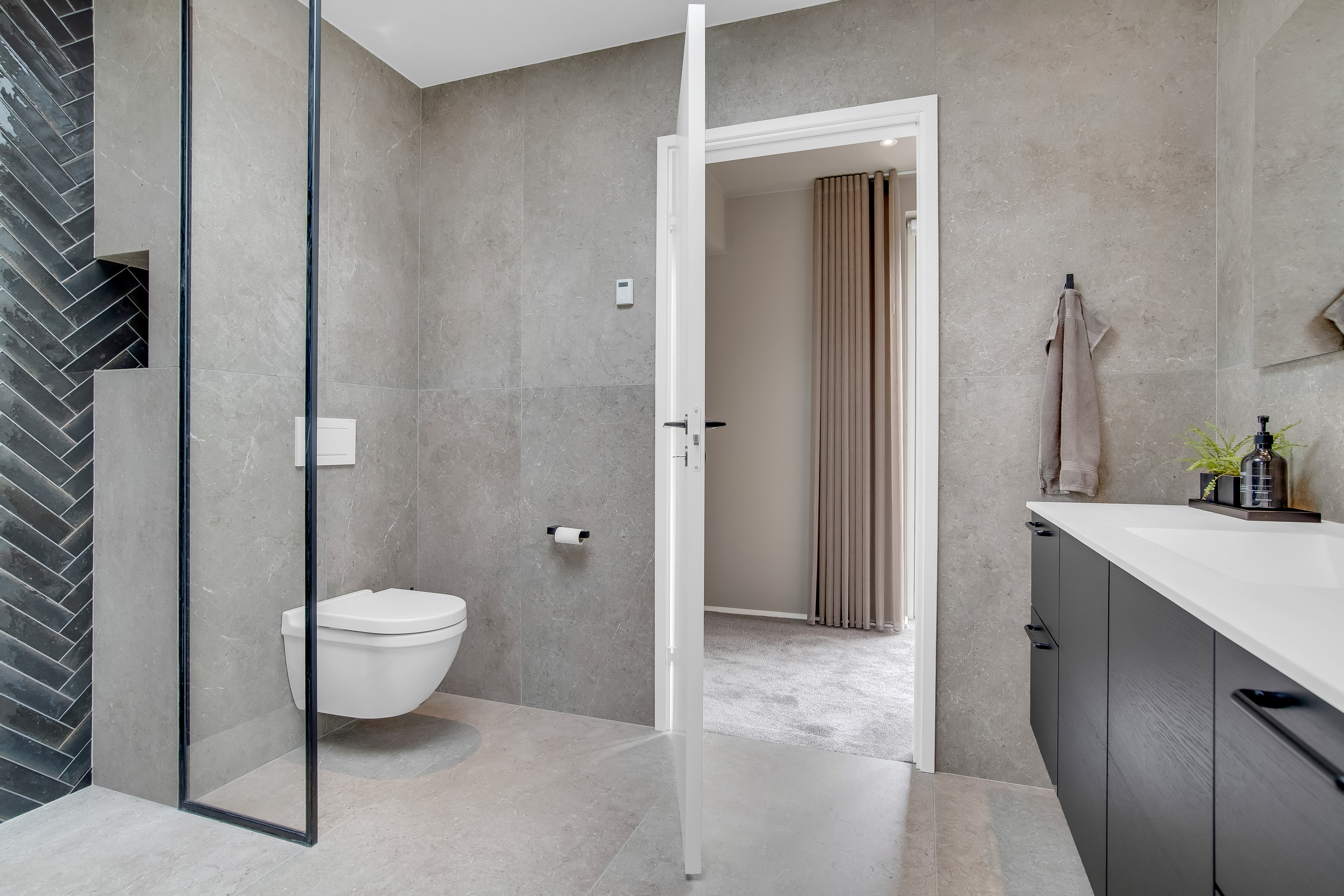 Fremhævet badeværelse billede i fuldskærmstilstand. Billede af Lyngbakken 18, 7500 Holstebro