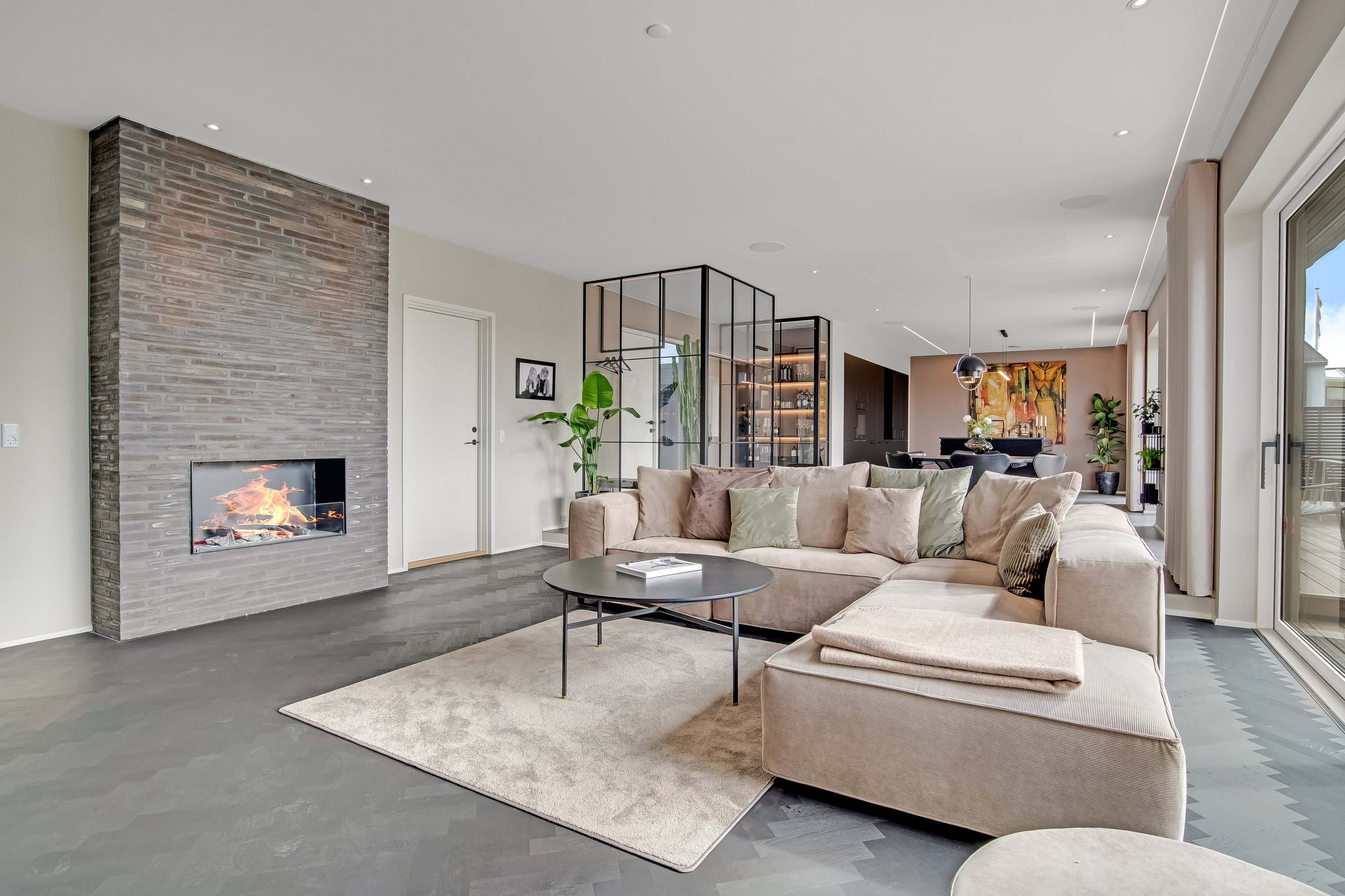 Fremhævet stue billede i fuldskærmstilstand. Billede af Lyngbakken 18, 7500 Holstebro