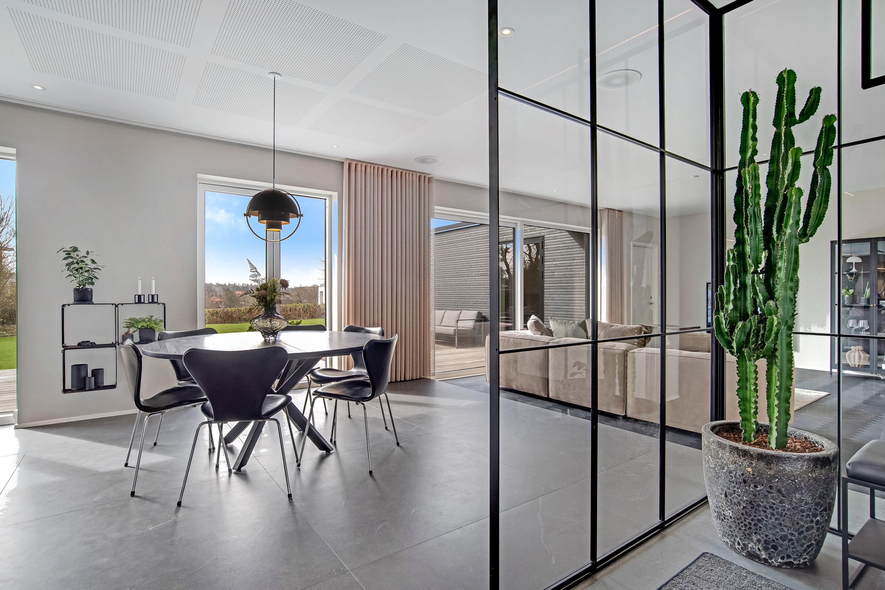 Fremhævet køkken alrum billede i fuldskærmstilstand. Billede af Lyngbakken 18, 7500 Holstebro