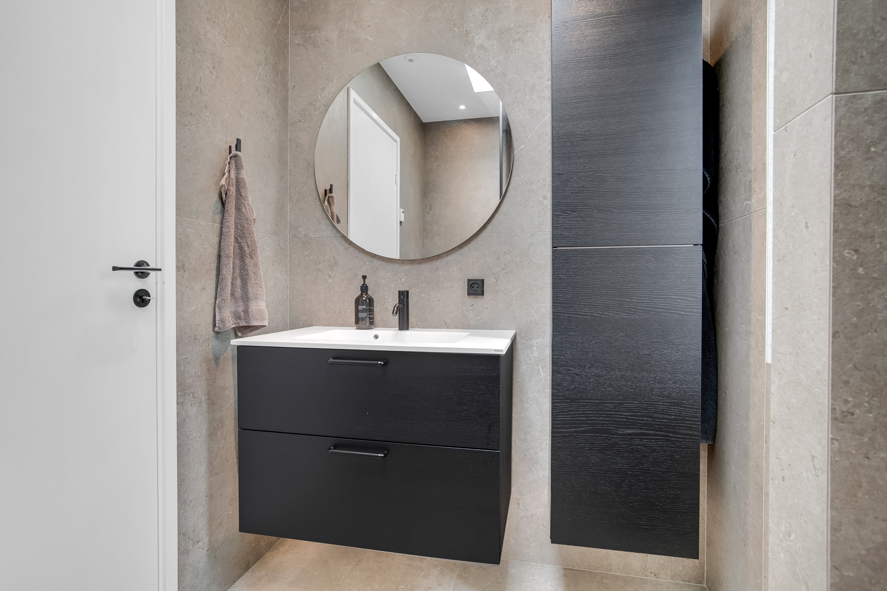 Fremhævet badeværelse billede i fuldskærmstilstand. Billede af Lyngbakken 18, 7500 Holstebro