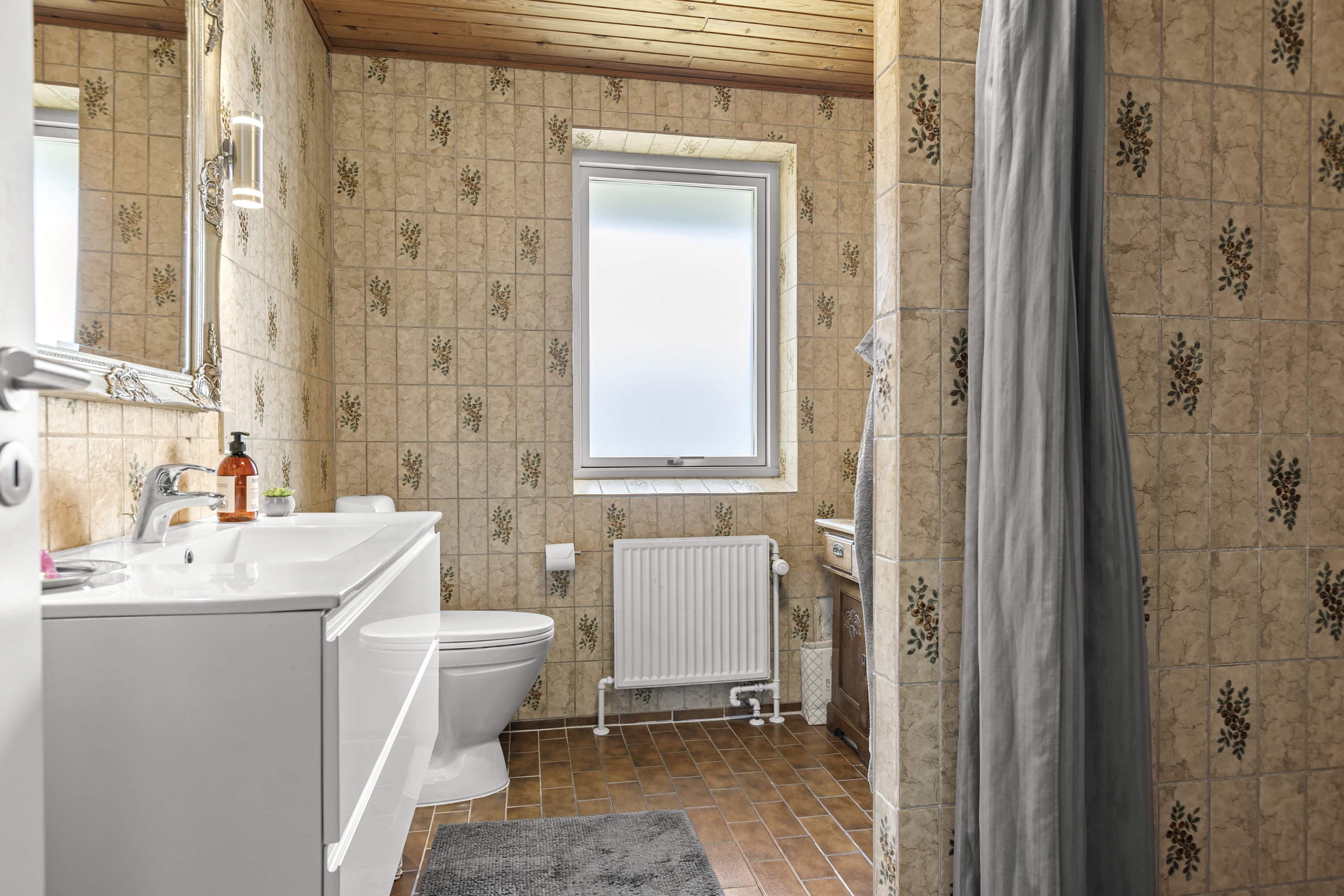 Fremhævet badeværelse billede i fuldskærmstilstand. Billede af Nøddevej 8, 4171 Glumsø