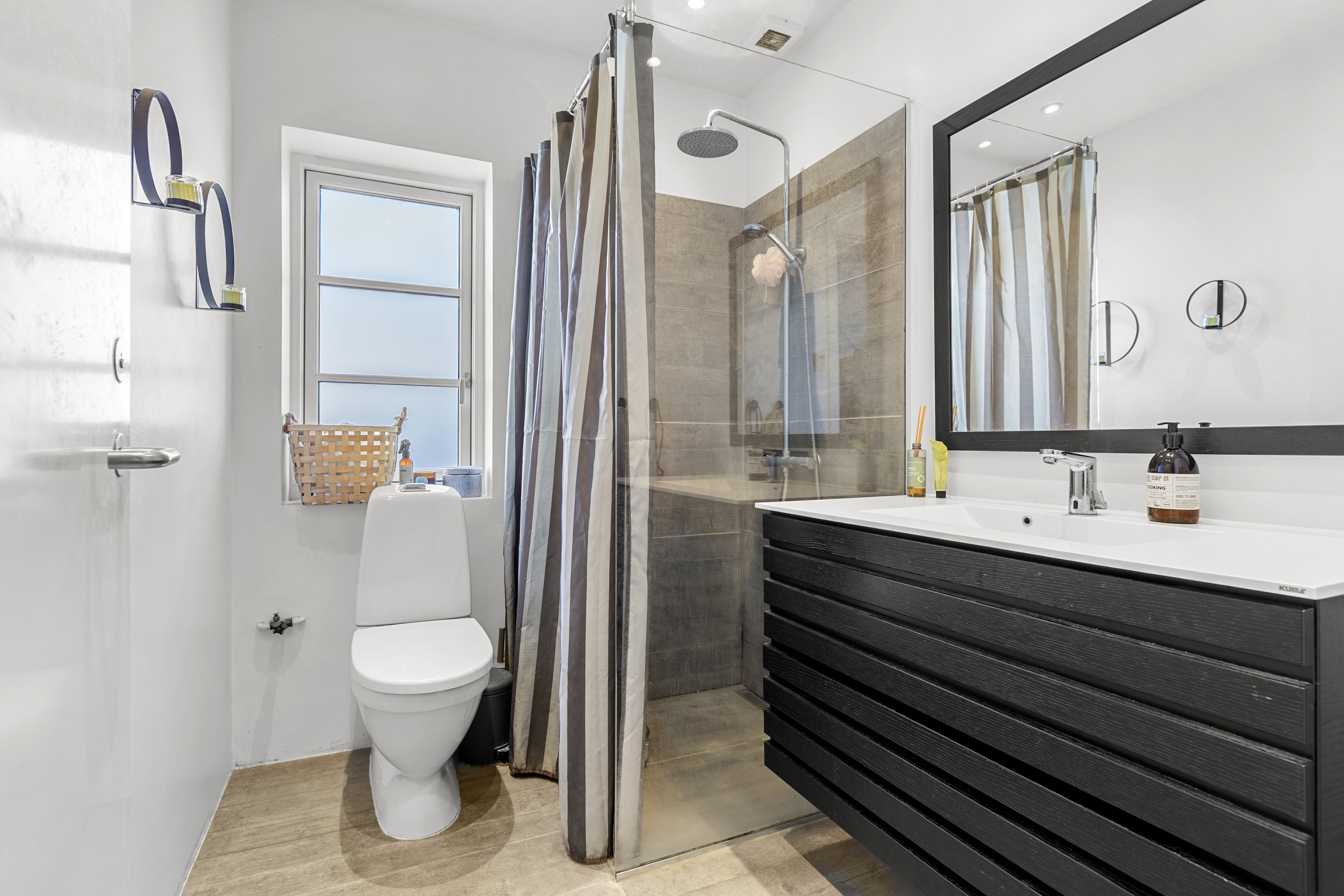 Fremhævet badeværelse billede i fuldskærmstilstand. Billede af Smedegade 23A, 4200 Slagelse