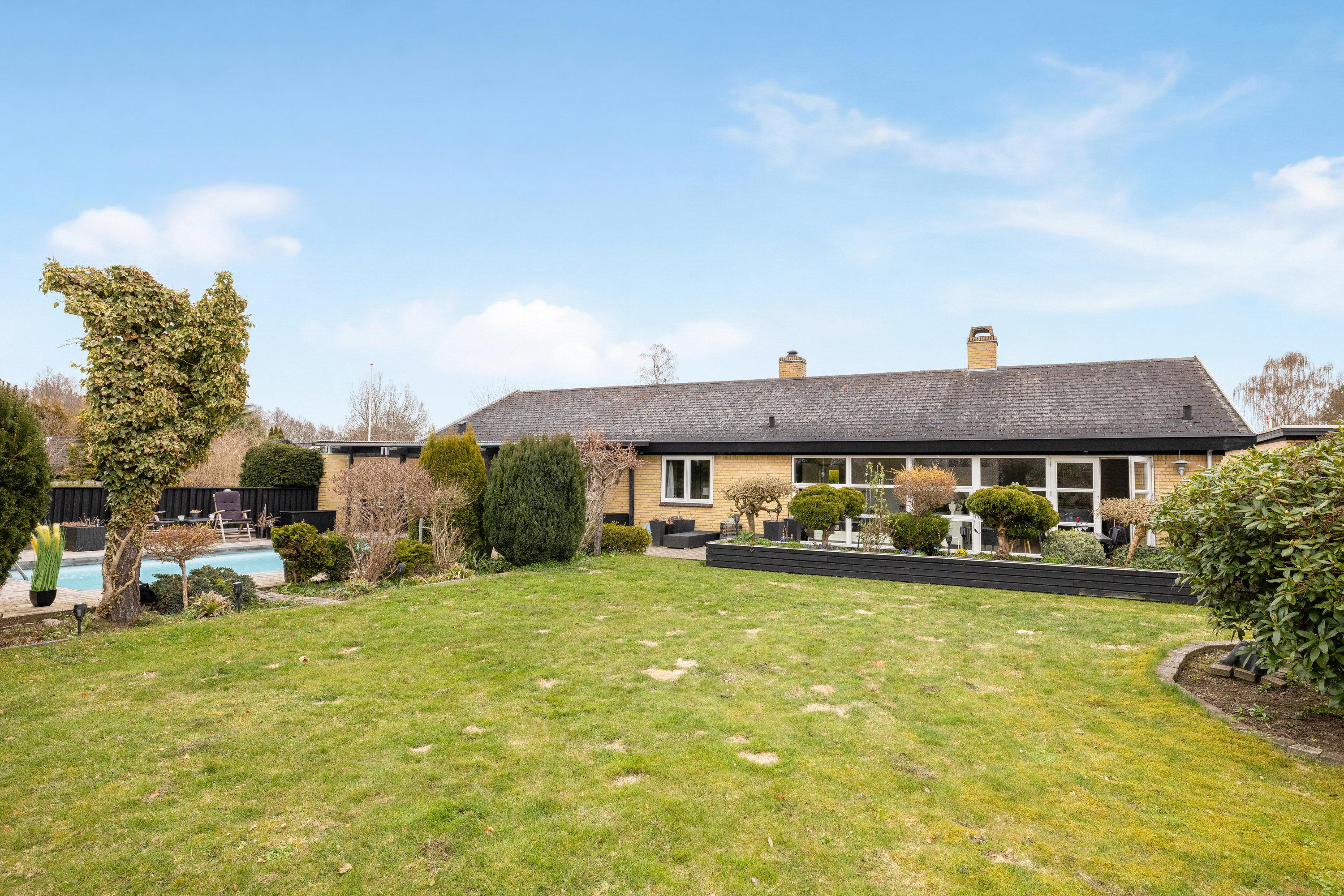 Fremhævet have billede i fuldskærmstilstand. Billede af Skovvang 24, 3460 Birkerød