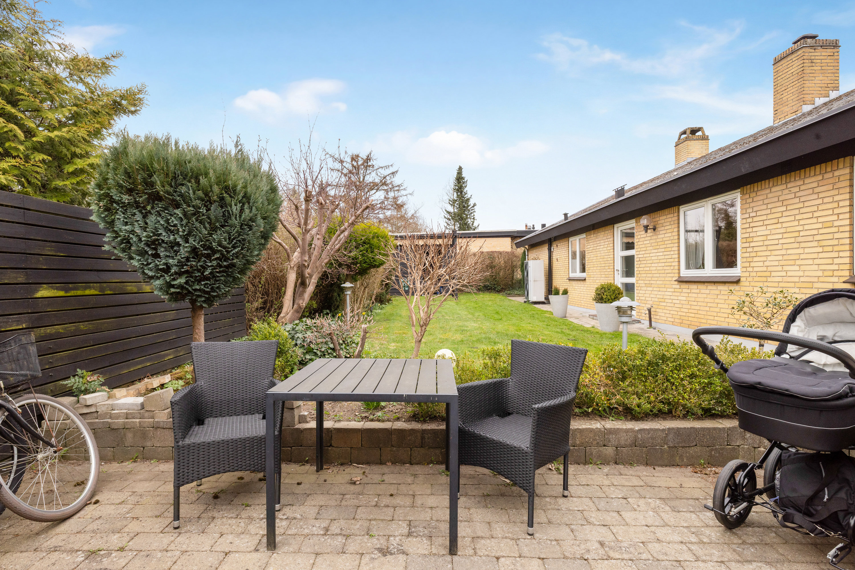 Fremhævet terrasse billede i fuldskærmstilstand. Billede af Skovvang 24, 3460 Birkerød