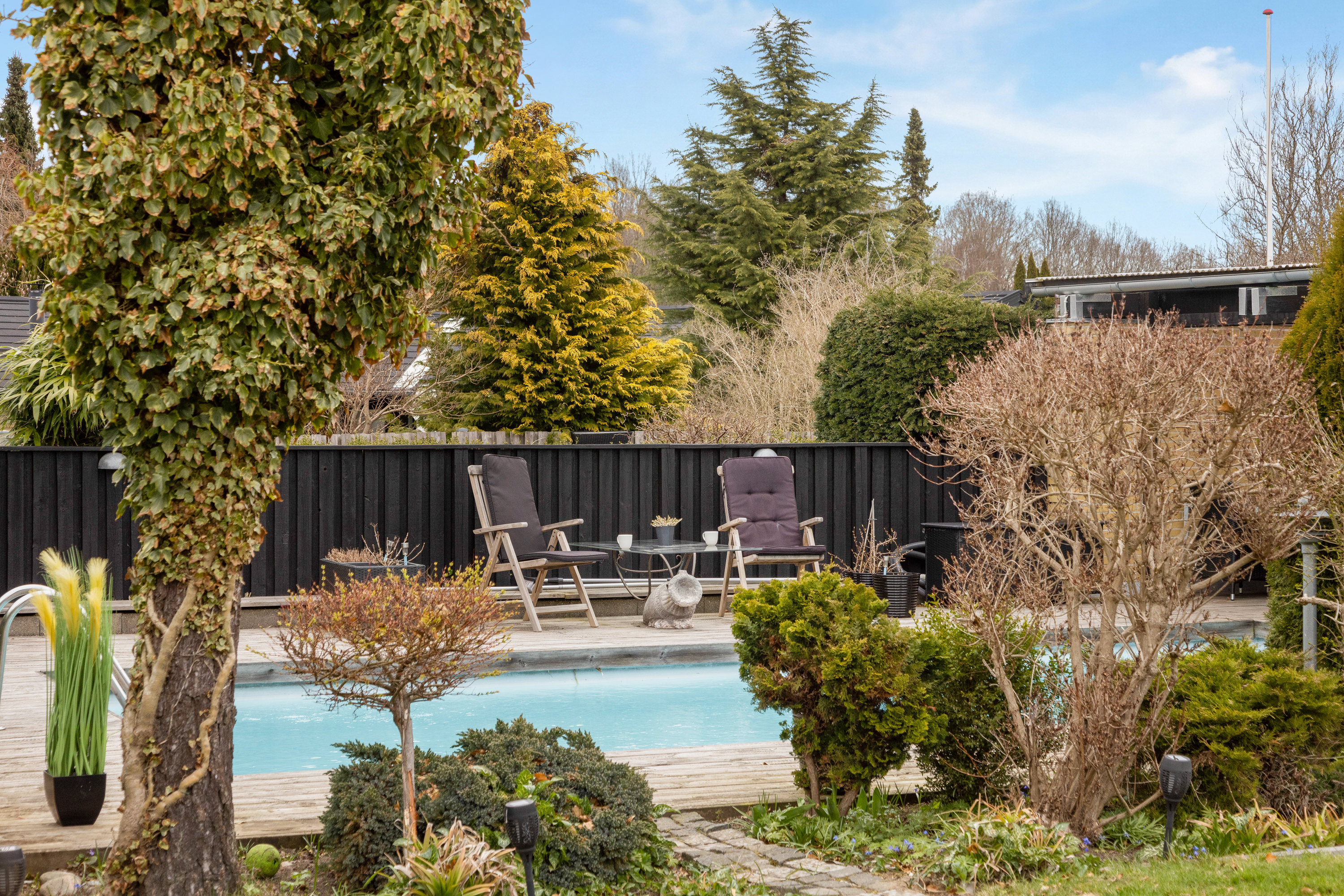 Fremhævet have billede i fuldskærmstilstand. Billede af Skovvang 24, 3460 Birkerød