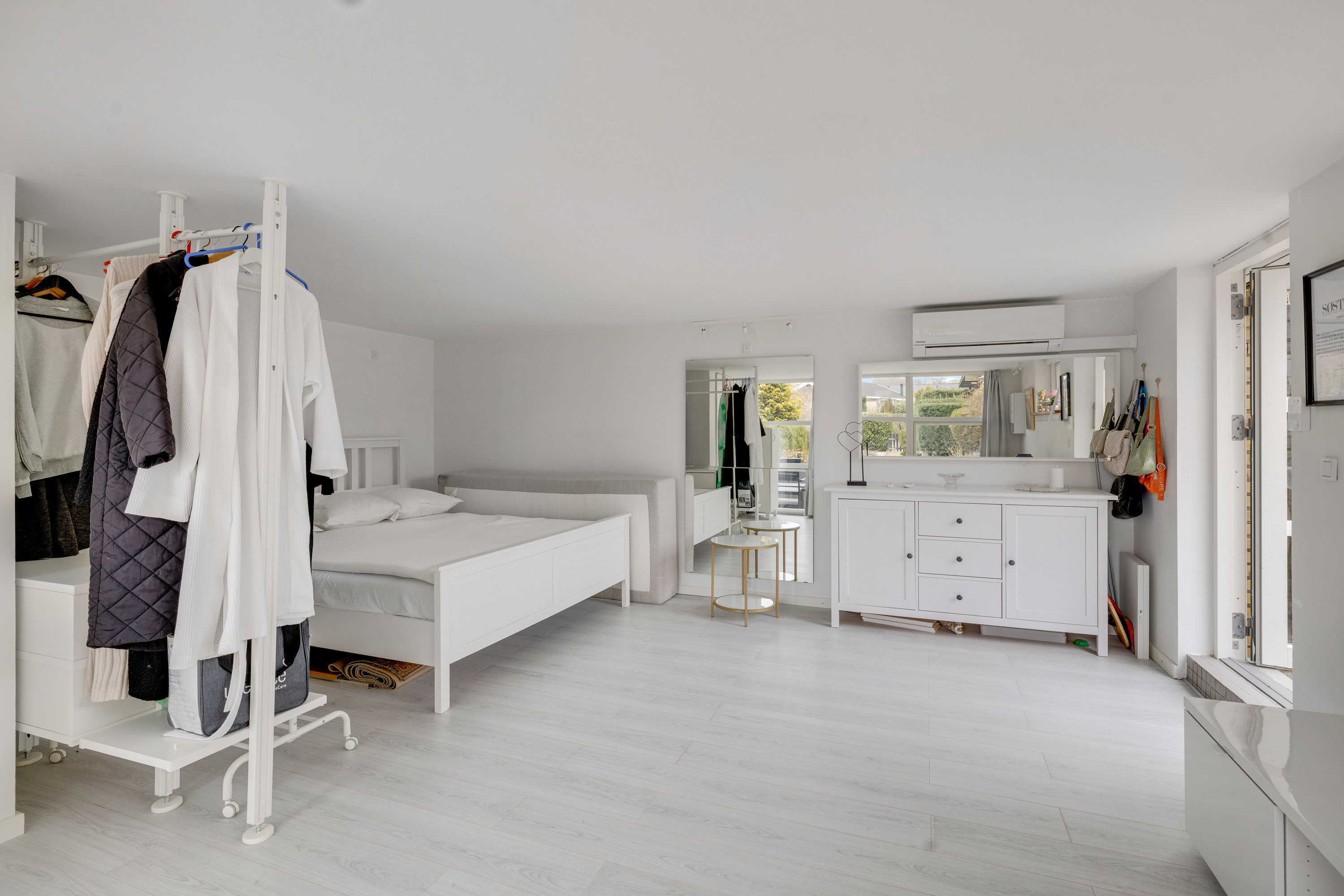 Fremhævet soveværelse billede i fuldskærmstilstand. Billede af Skovvang 24, 3460 Birkerød