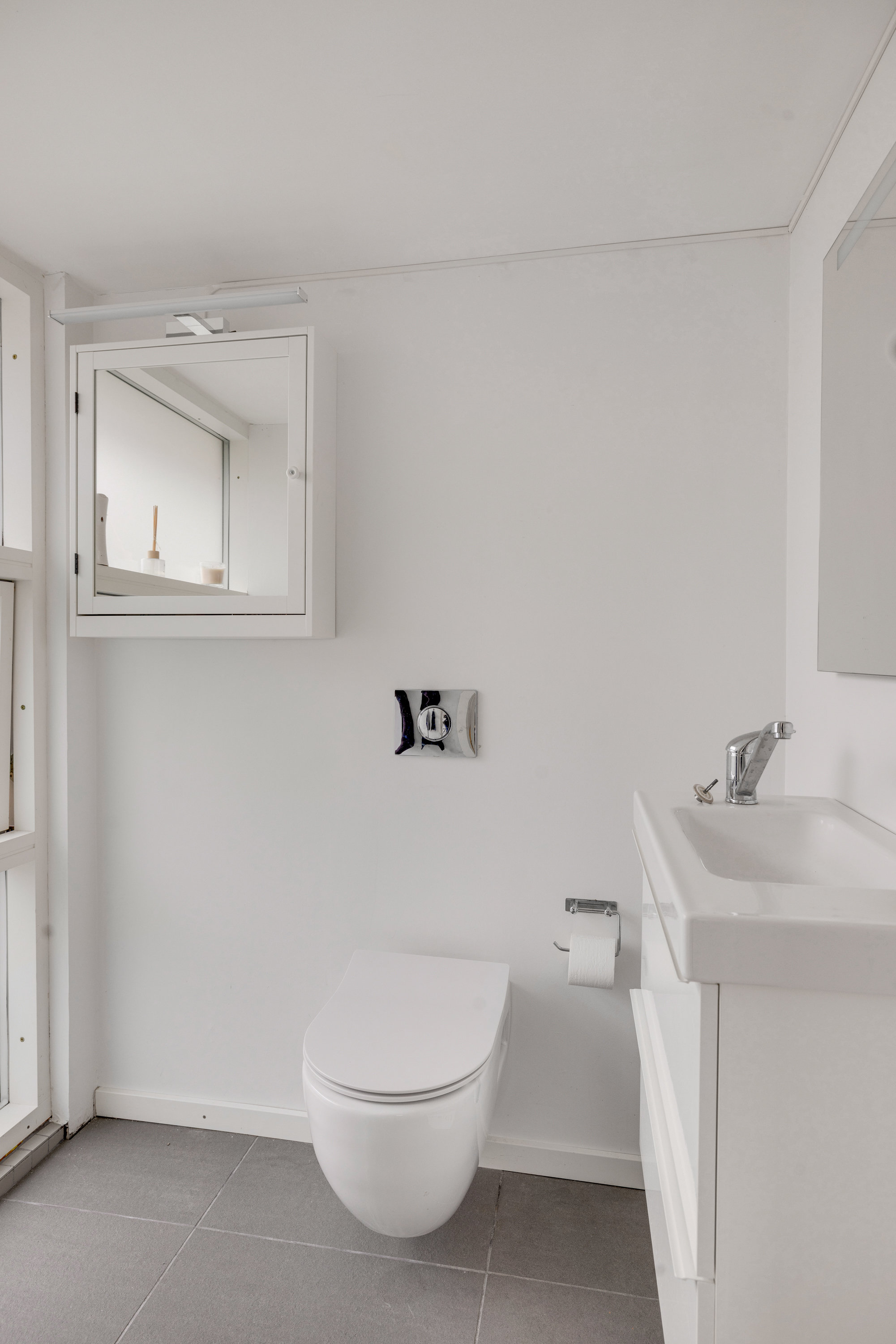 Fremhævet toilet billede i fuldskærmstilstand. Billede af Skovvang 24, 3460 Birkerød