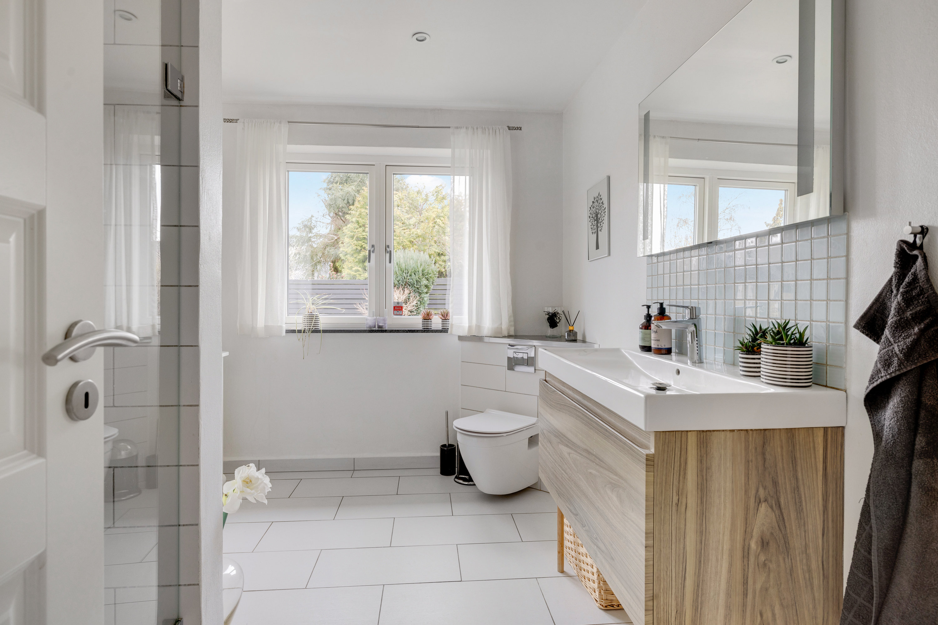 Fremhævet badeværelse billede i fuldskærmstilstand. Billede af Skovvang 24, 3460 Birkerød