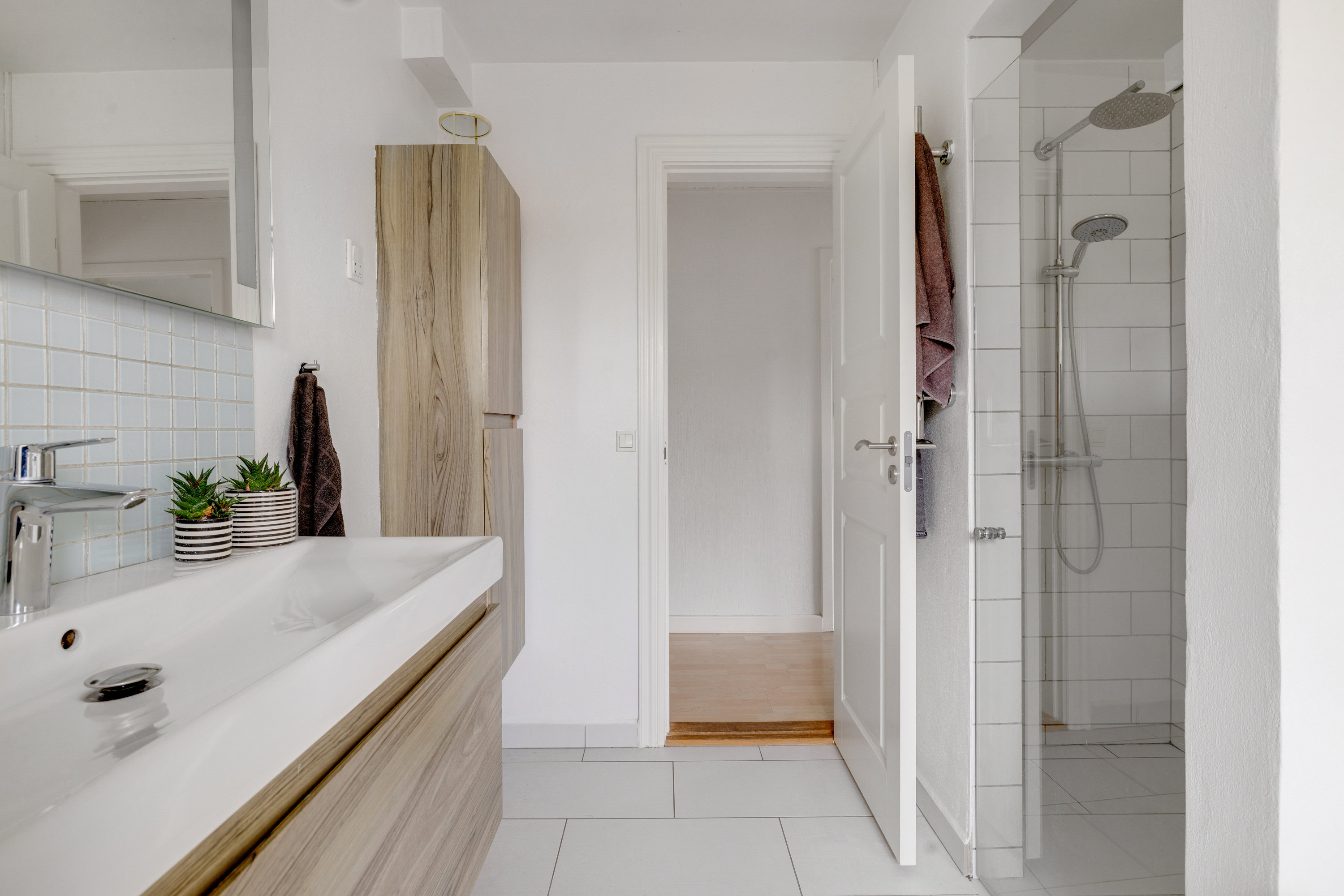 Fremhævet badeværelse billede i fuldskærmstilstand. Billede af Skovvang 24, 3460 Birkerød