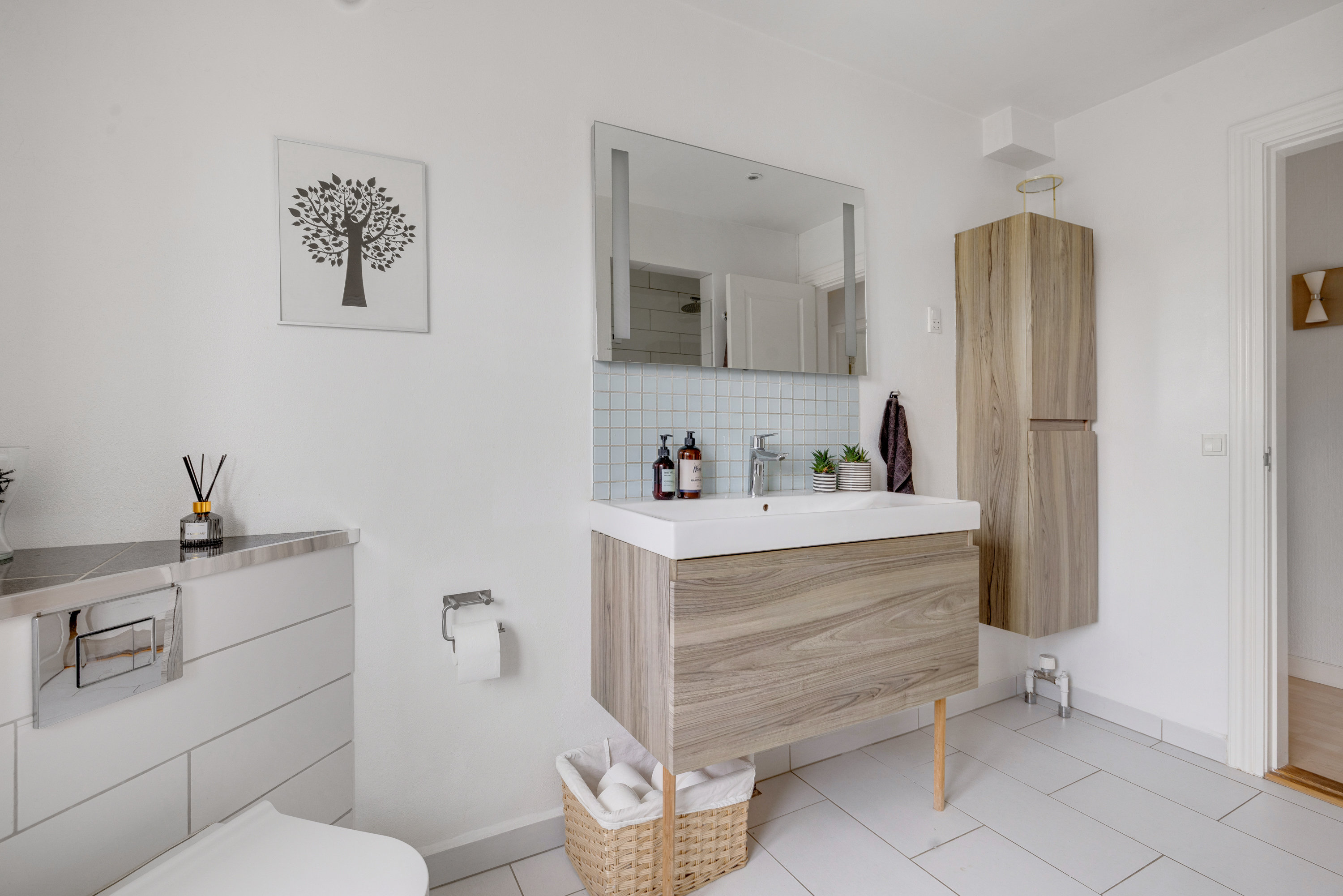 Fremhævet badeværelse billede i fuldskærmstilstand. Billede af Skovvang 24, 3460 Birkerød