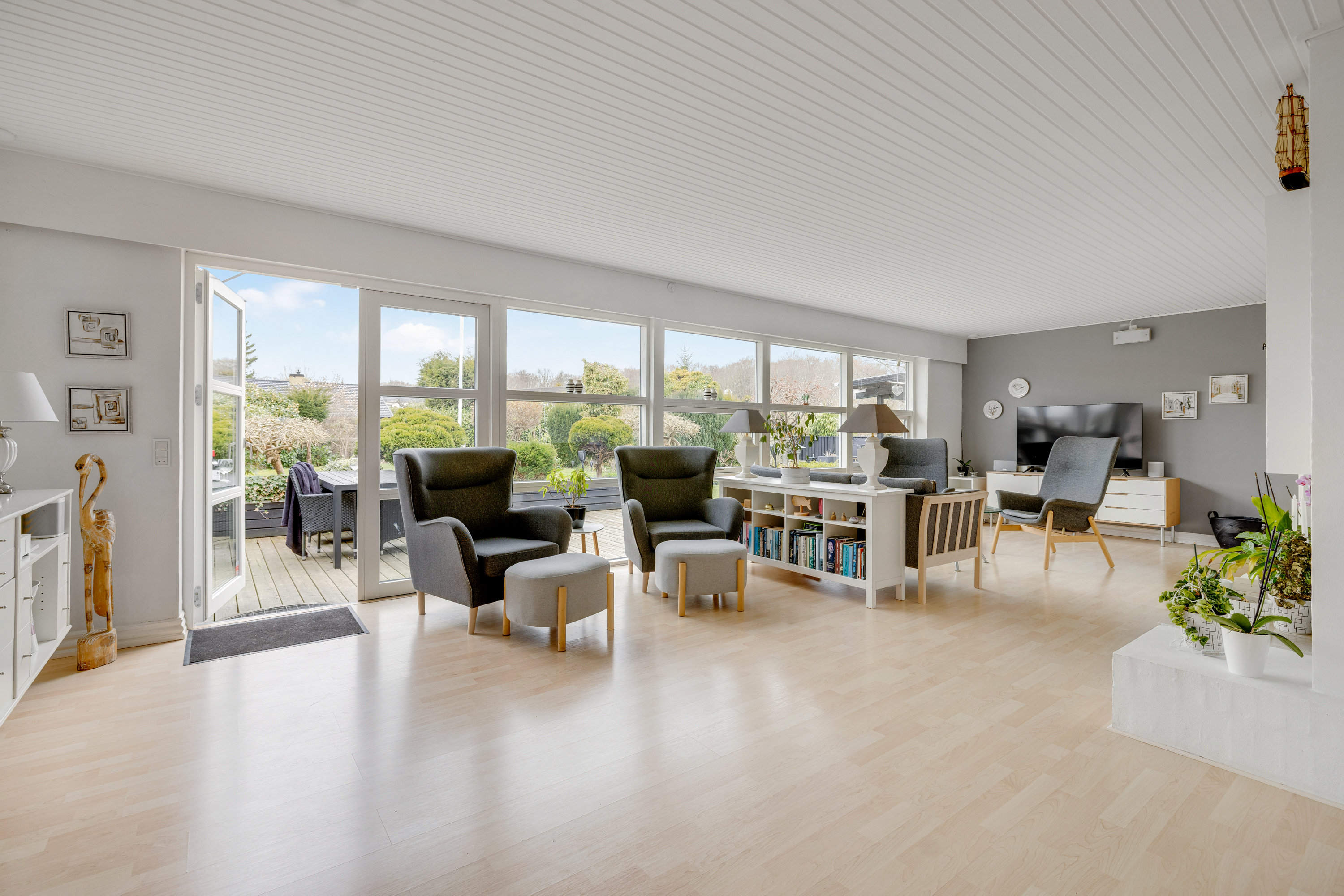 Fremhævet stue billede i fuldskærmstilstand. Billede af Skovvang 24, 3460 Birkerød