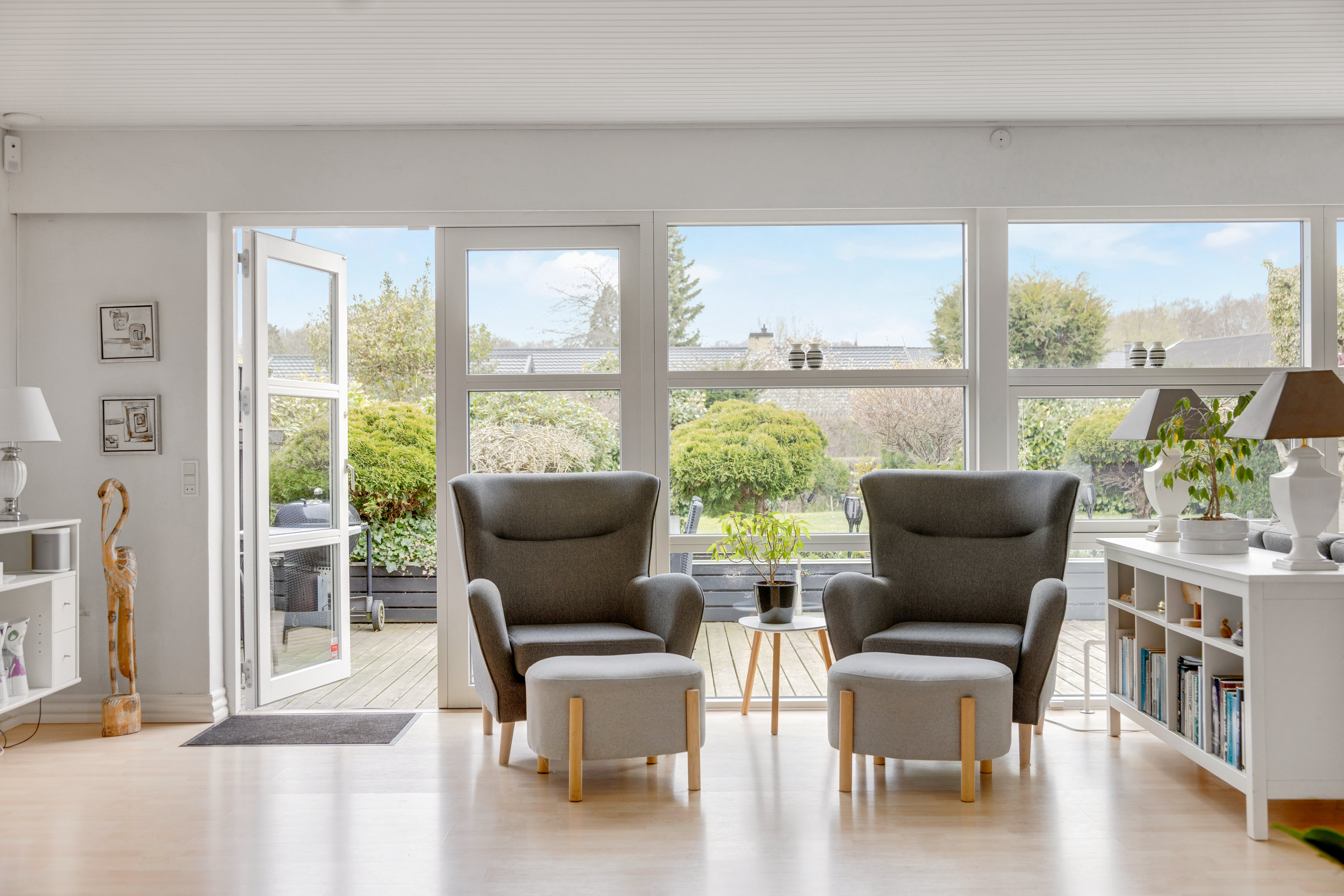 Fremhævet stue billede i fuldskærmstilstand. Billede af Skovvang 24, 3460 Birkerød