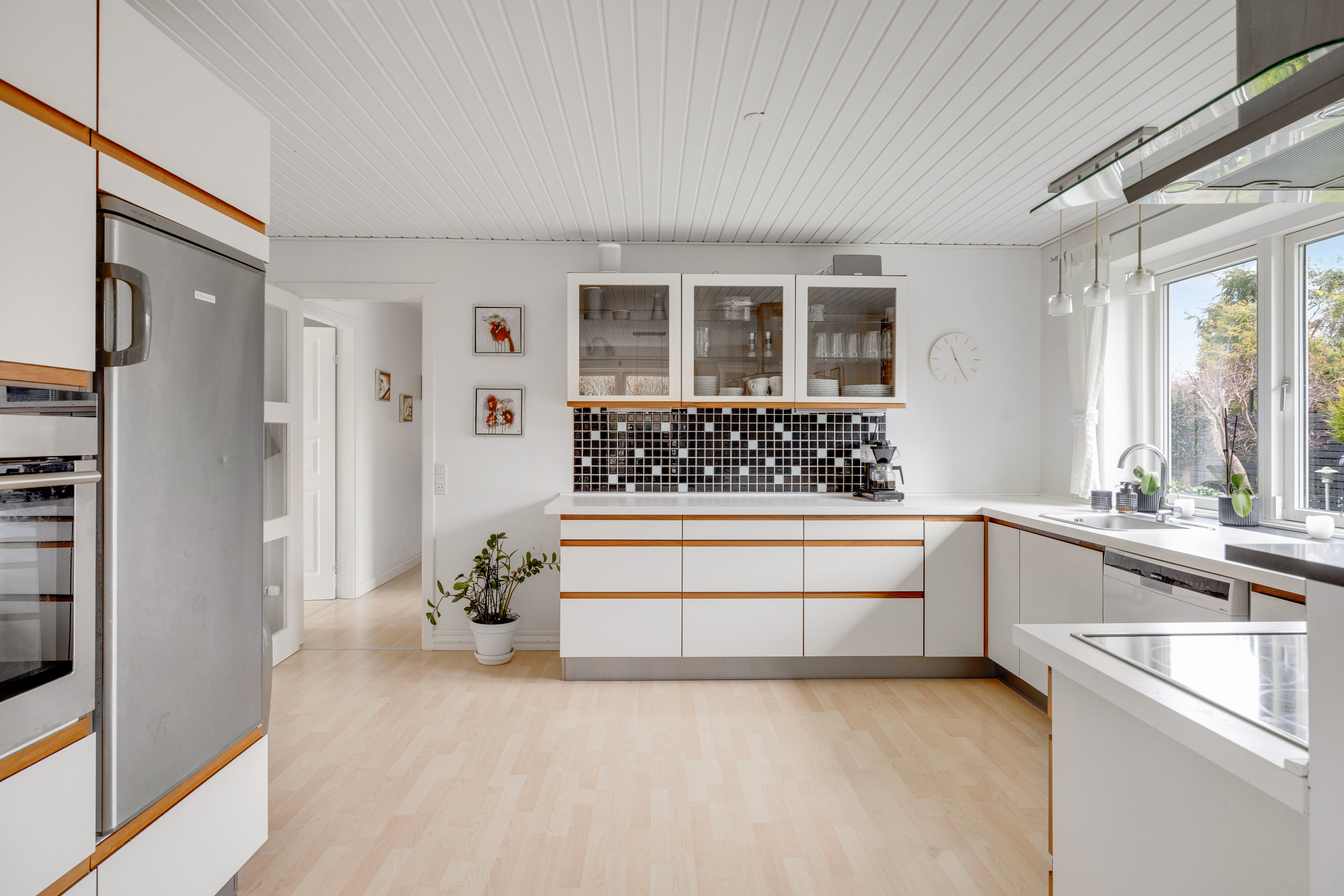 Fremhævet køkken billede i fuldskærmstilstand. Billede af Skovvang 24, 3460 Birkerød