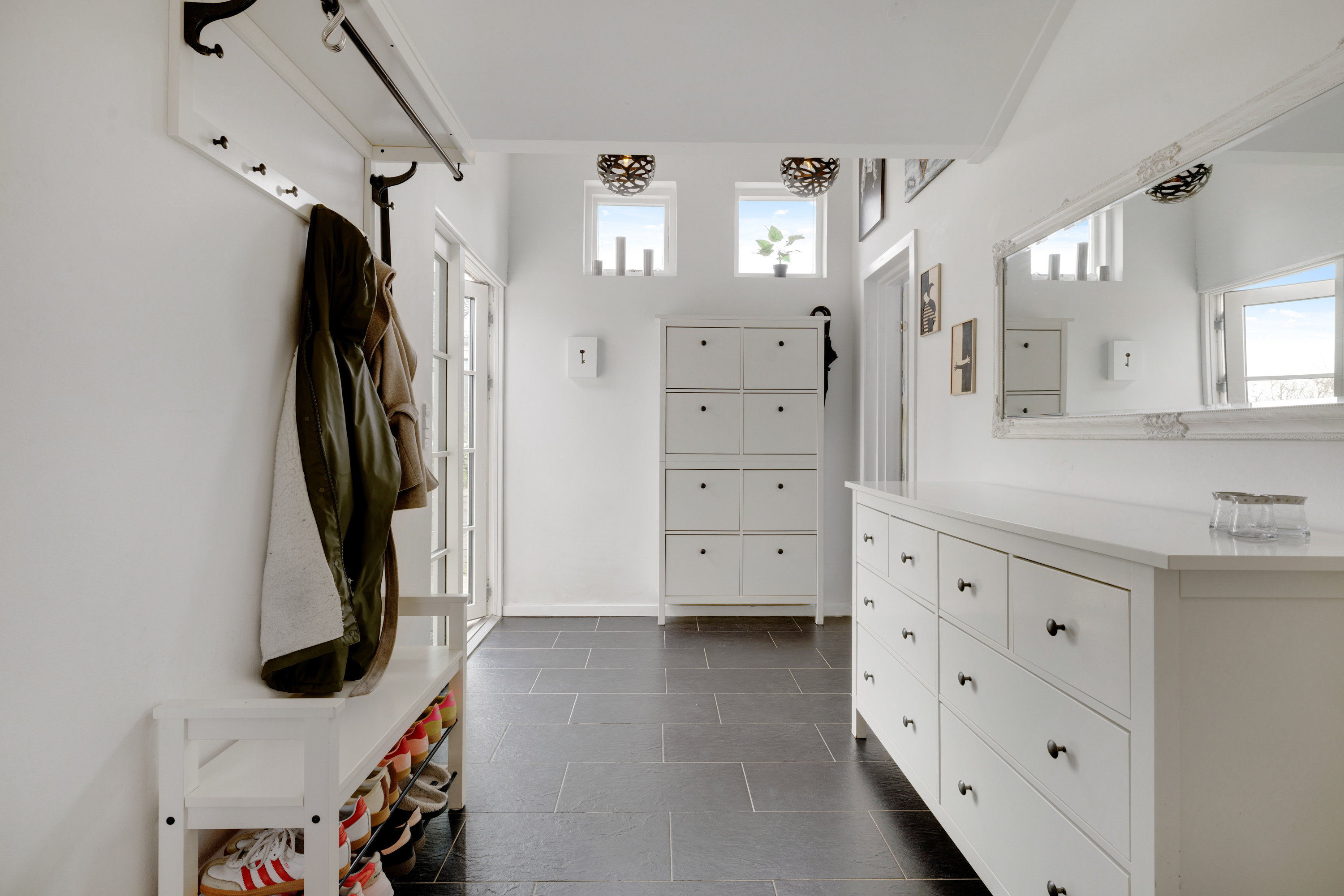 Fremhævet gang billede i fuldskærmstilstand. Billede af Nytoften 17, 2750 Ballerup