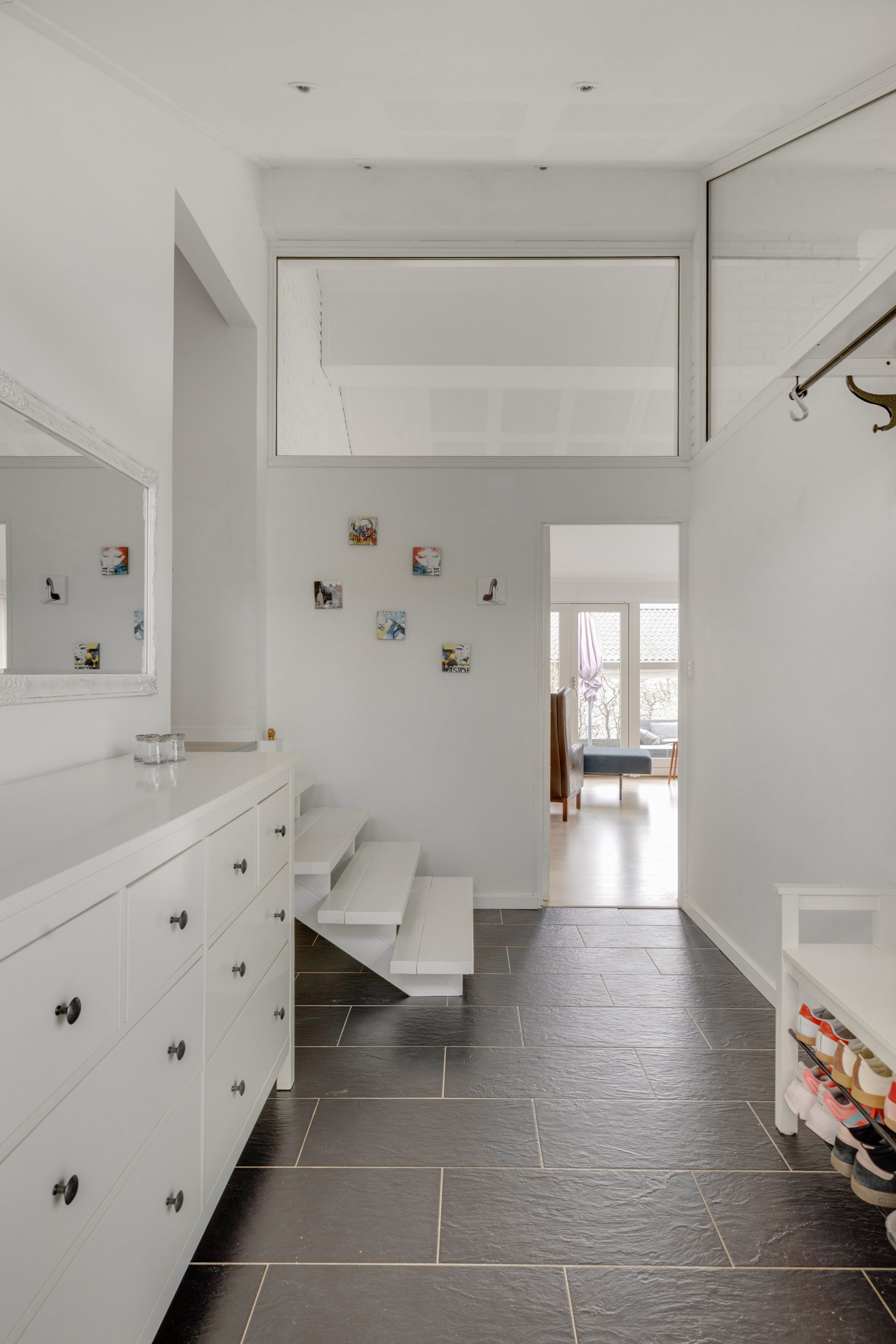 Fremhævet gang billede i fuldskærmstilstand. Billede af Nytoften 17, 2750 Ballerup