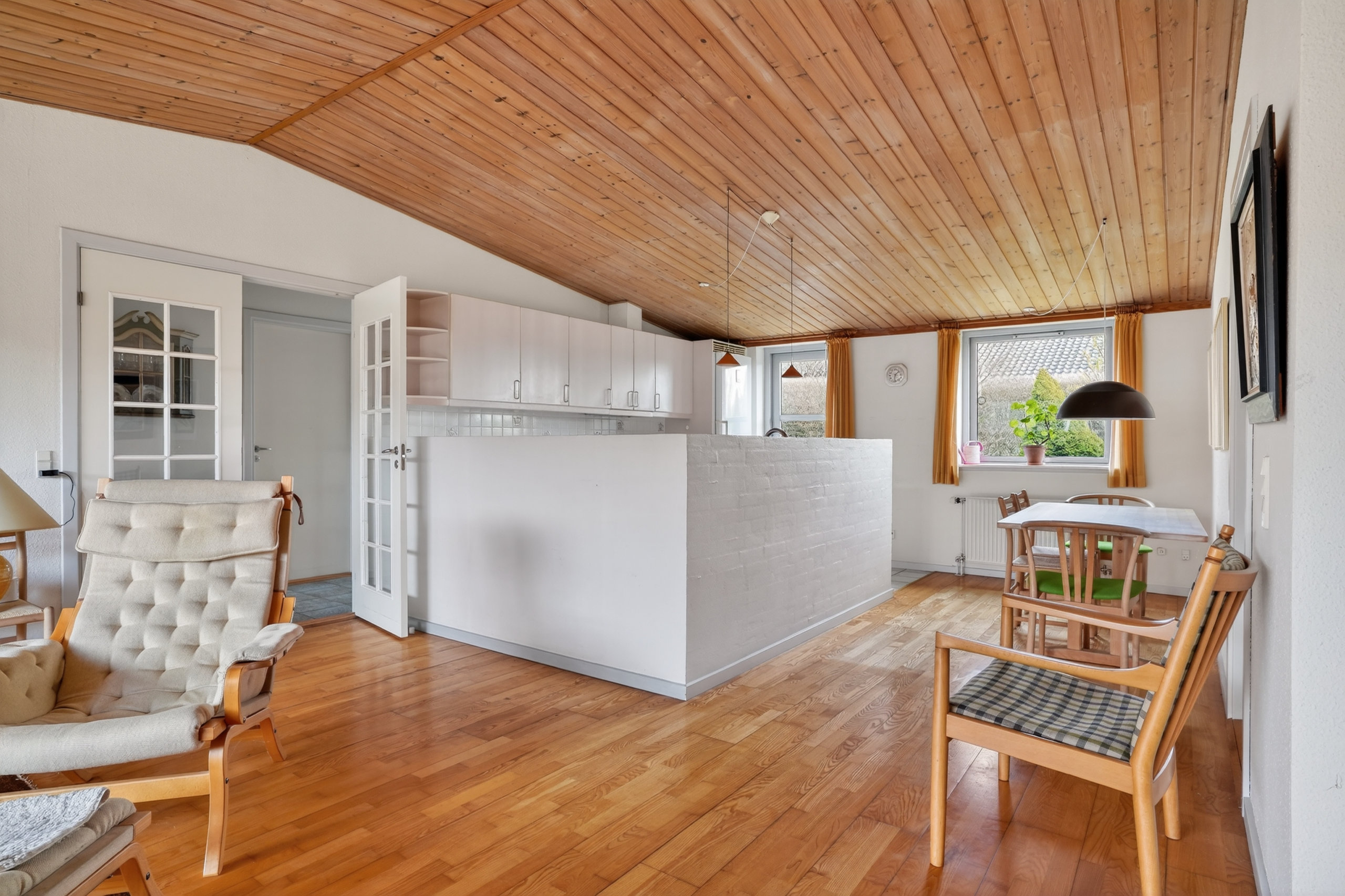 Fremhævet stue billede i fuldskærmstilstand. Billede af Kovangen 210B, 3480 Fredensborg