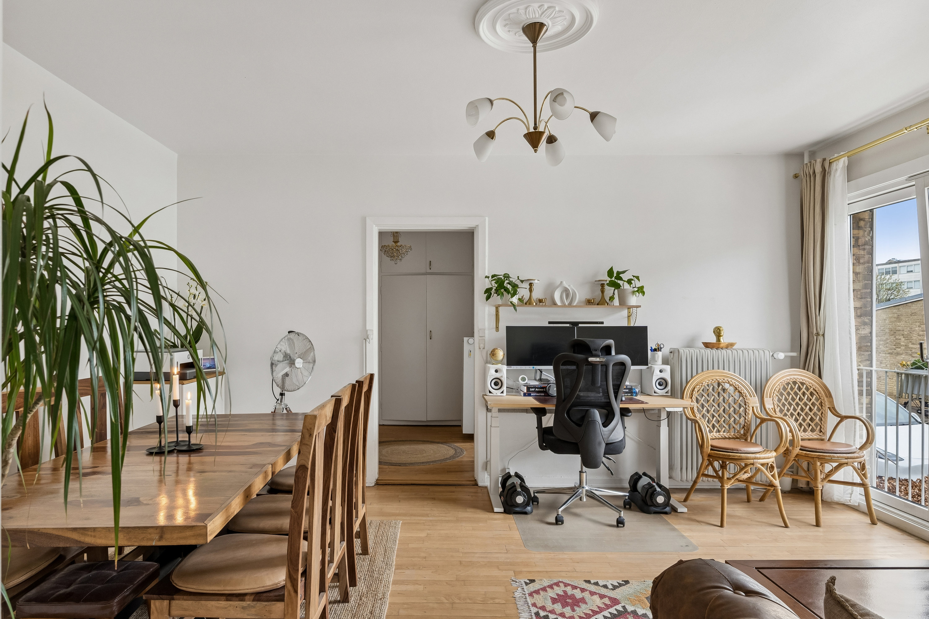 Fremhævet stue billede i fuldskærmstilstand. Billede af Smakkegårdsvej 165, st.. tv., 2820 Gentofte