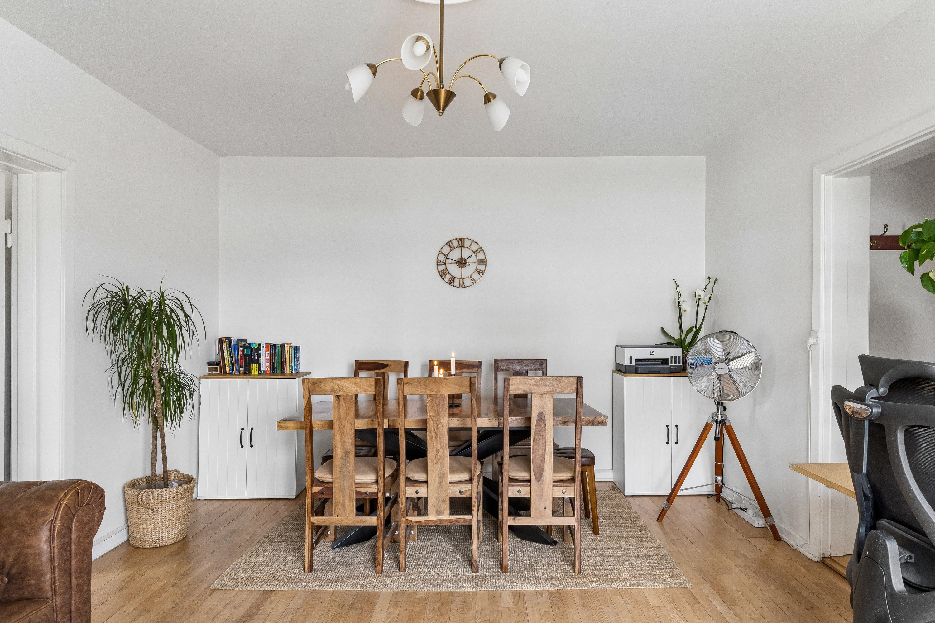 Fremhævet stue billede i fuldskærmstilstand. Billede af Smakkegårdsvej 165, st.. tv., 2820 Gentofte