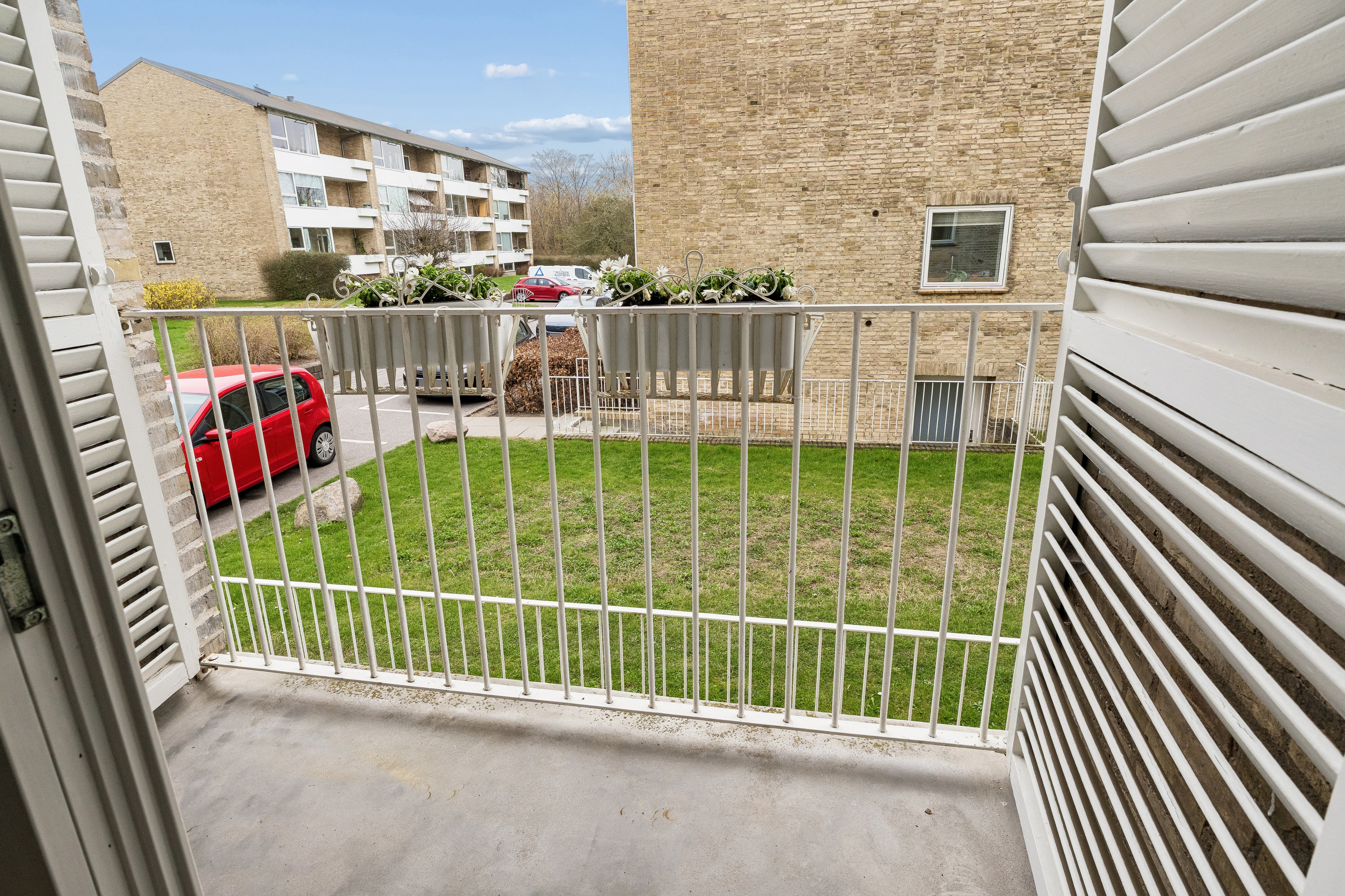 Miniaturebillede 1: altan. Billede af Smakkegårdsvej 165, st.. tv., 2820 Gentofte