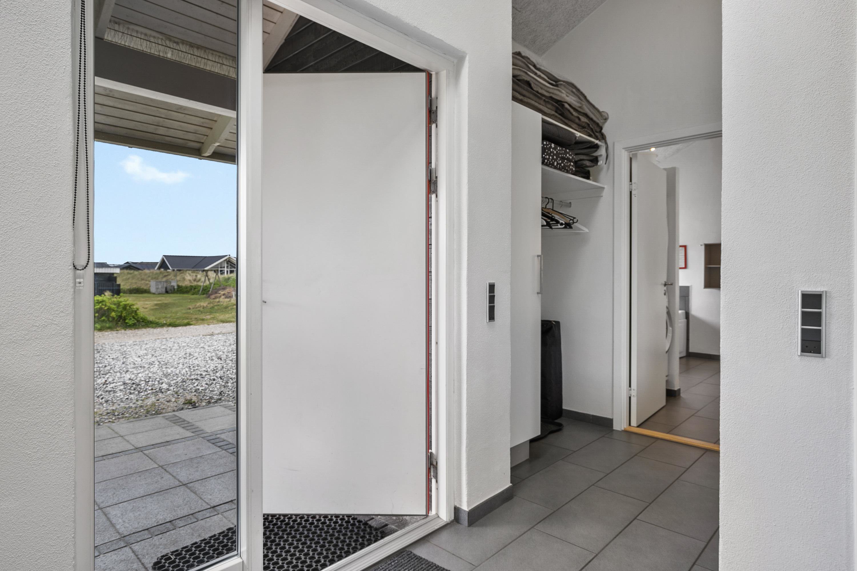 Fremhævet  billede i fuldskærmstilstand. Billede af Granvej 22, Aargab, 6960 Hvide Sande