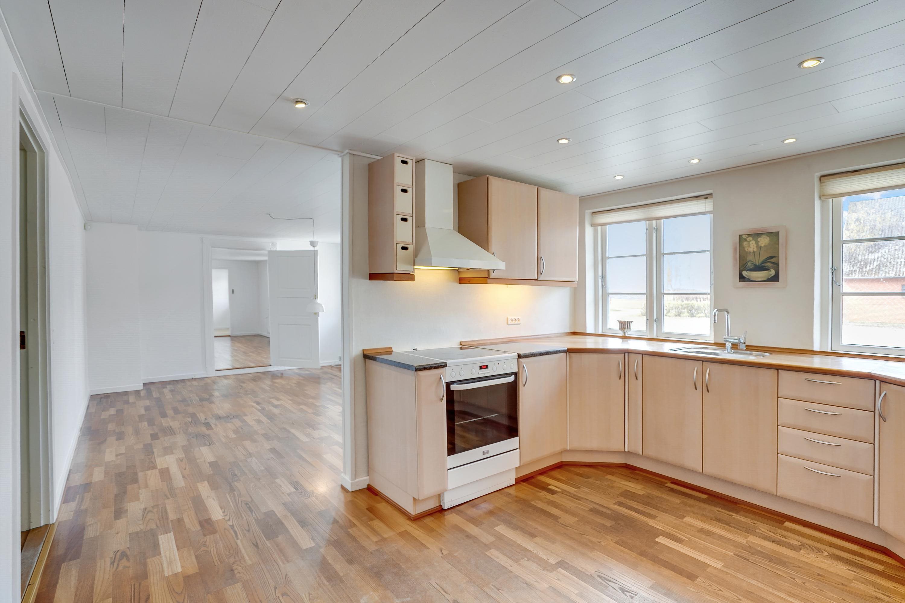 Fremhævet køkken billede i fuldskærmstilstand. Billede af Nøjsomhedsvej 16, Købelev, 4900 Nakskov