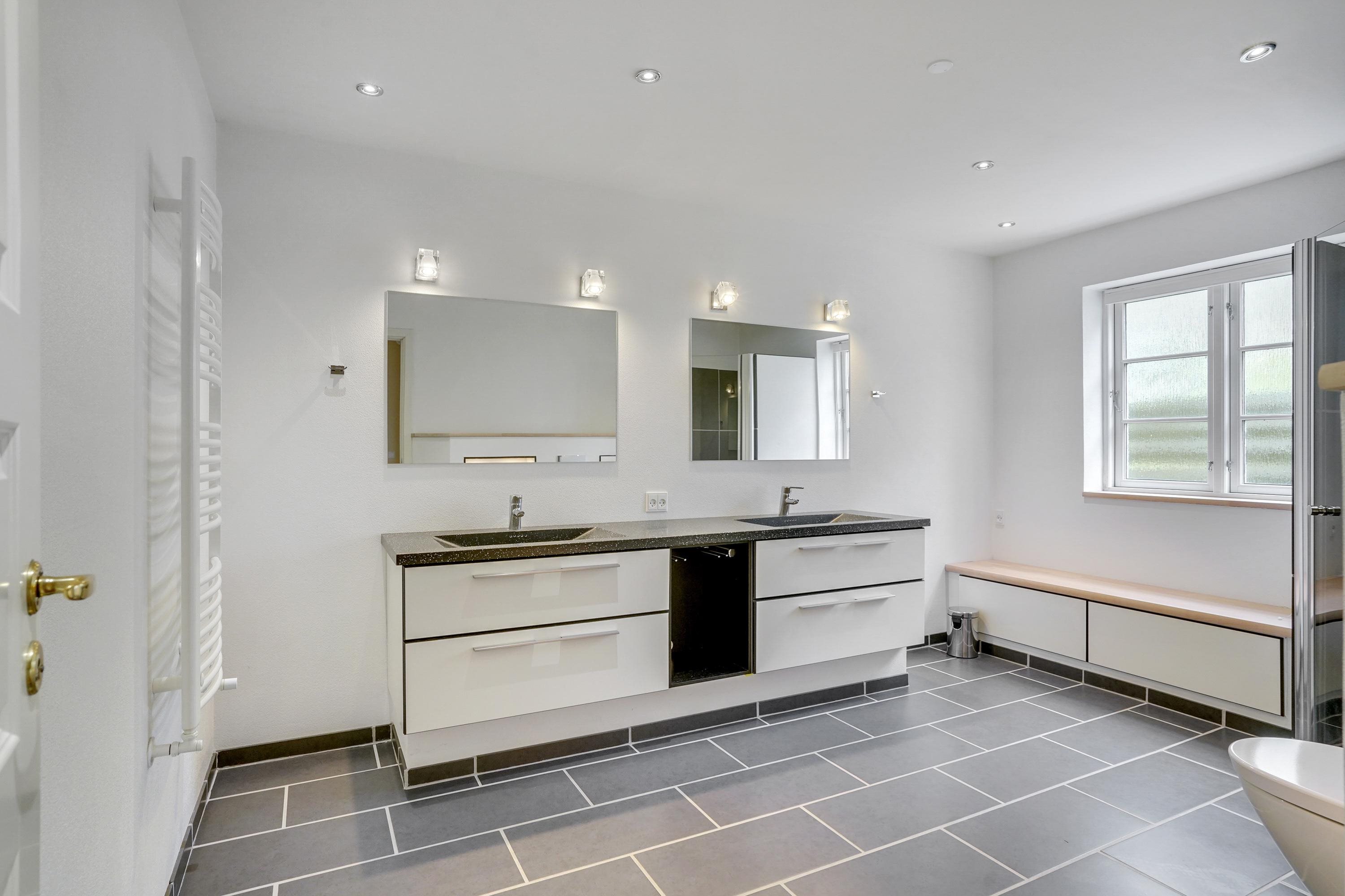 Miniaturebillede 1: badeværelse. Billede af Nøjsomhedsvej 16, Købelev, 4900 Nakskov