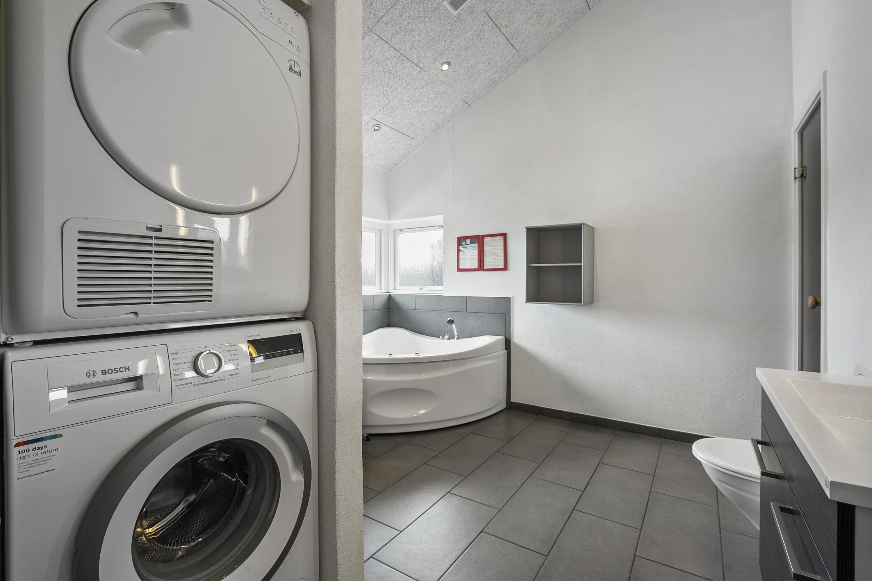 Fremhævet  billede i fuldskærmstilstand. Billede af Granvej 22, Aargab, 6960 Hvide Sande