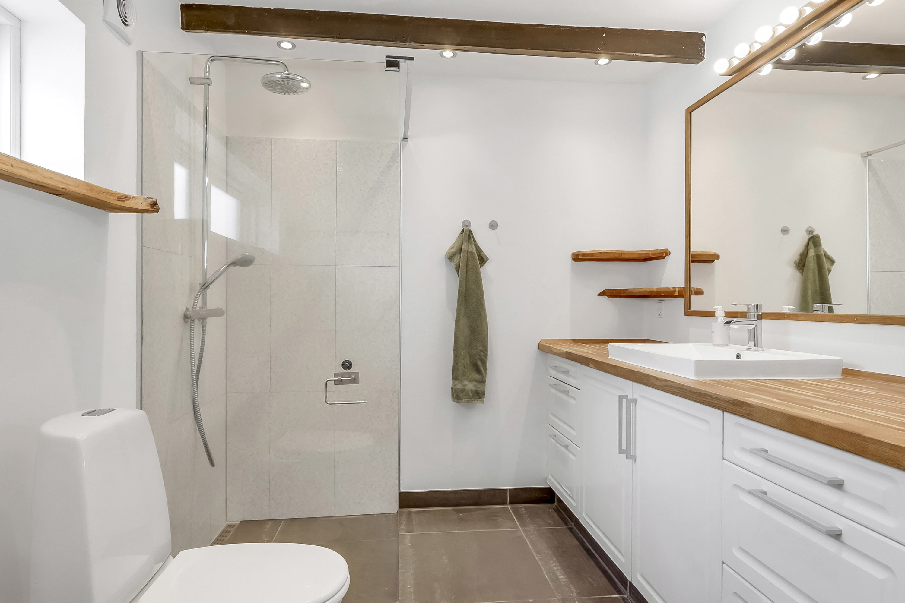 Fremhævet badeværelse billede i fuldskærmstilstand. Billede af Mølmarksvej 60, 5700 Svendborg