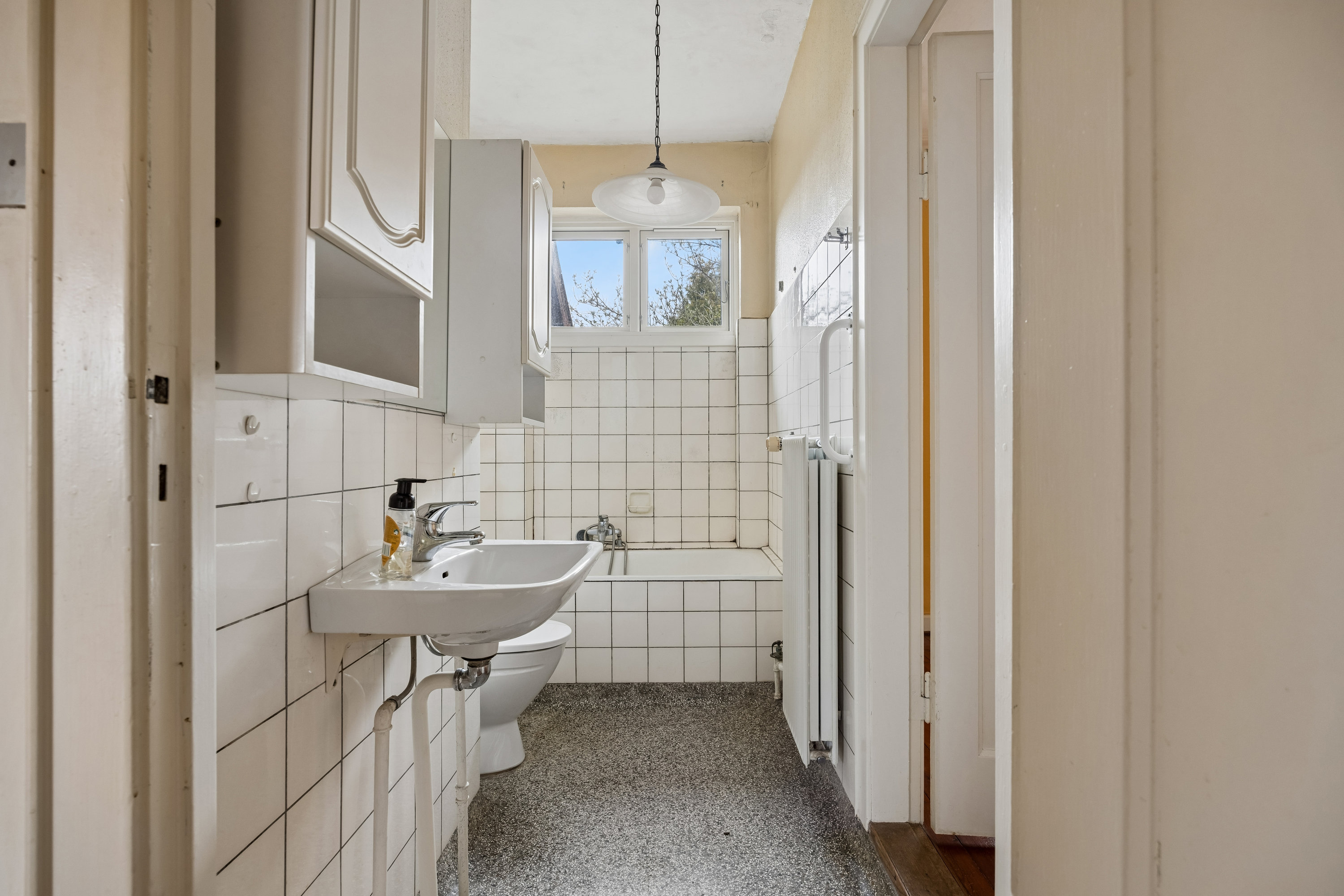 Fremhævet badeværelse billede i fuldskærmstilstand. Billede af Knud Rasmussens Vej 16, 2870 Dyssegård