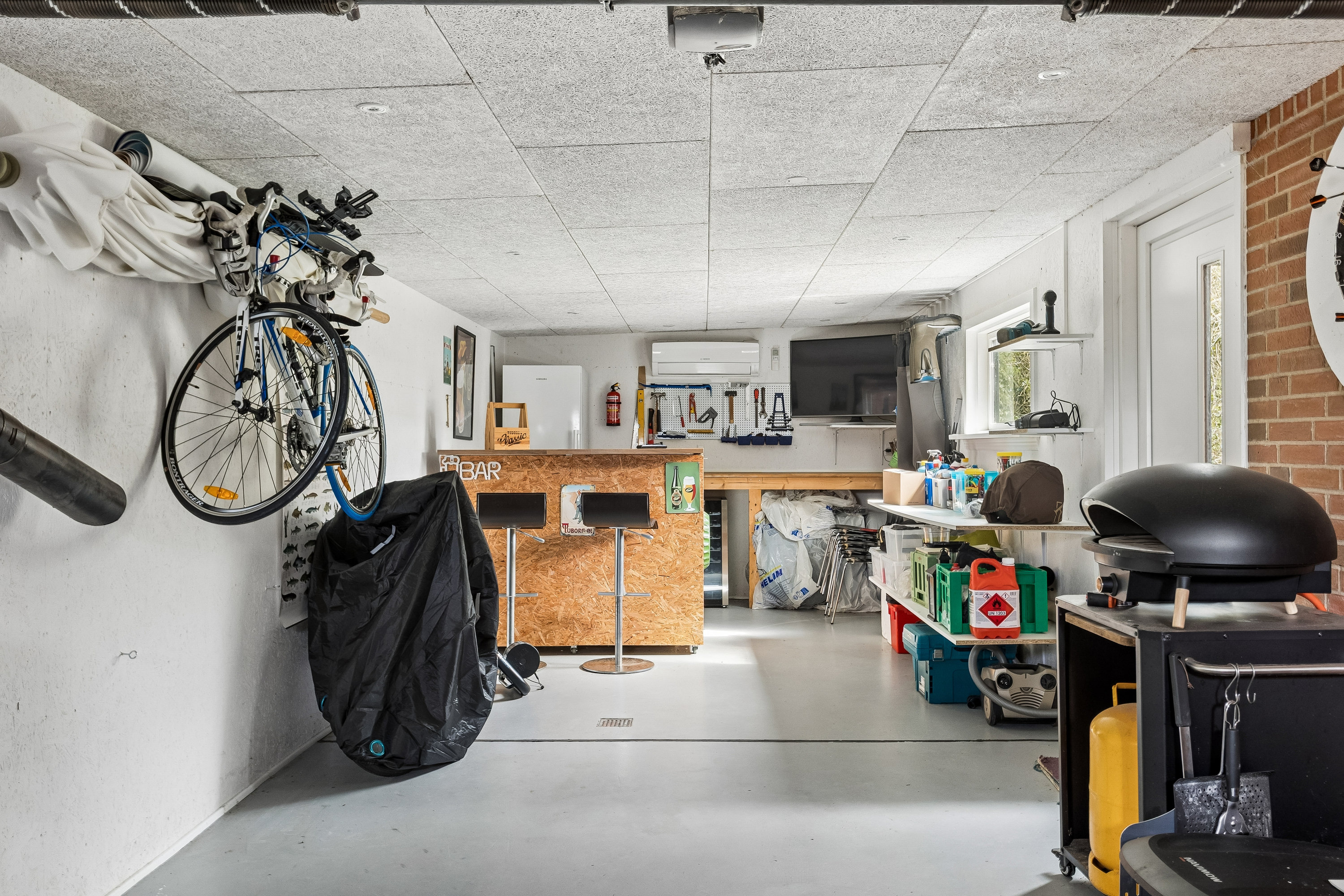 Fremhævet garage billede i fuldskærmstilstand. Billede af Humlevænget 65, 7570 Vemb