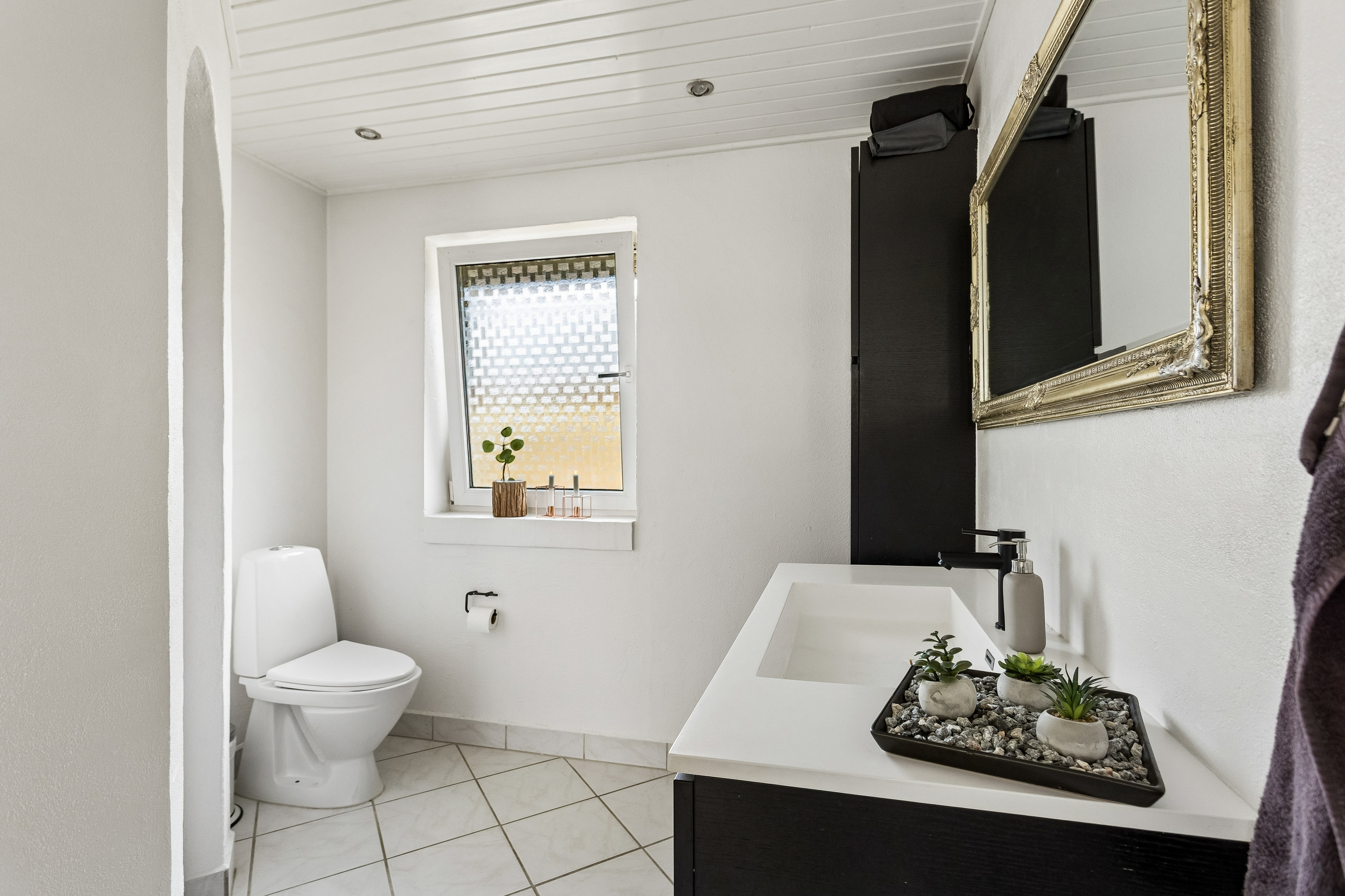 Fremhævet badeværelse billede i fuldskærmstilstand. Billede af Humlevænget 65, 7570 Vemb