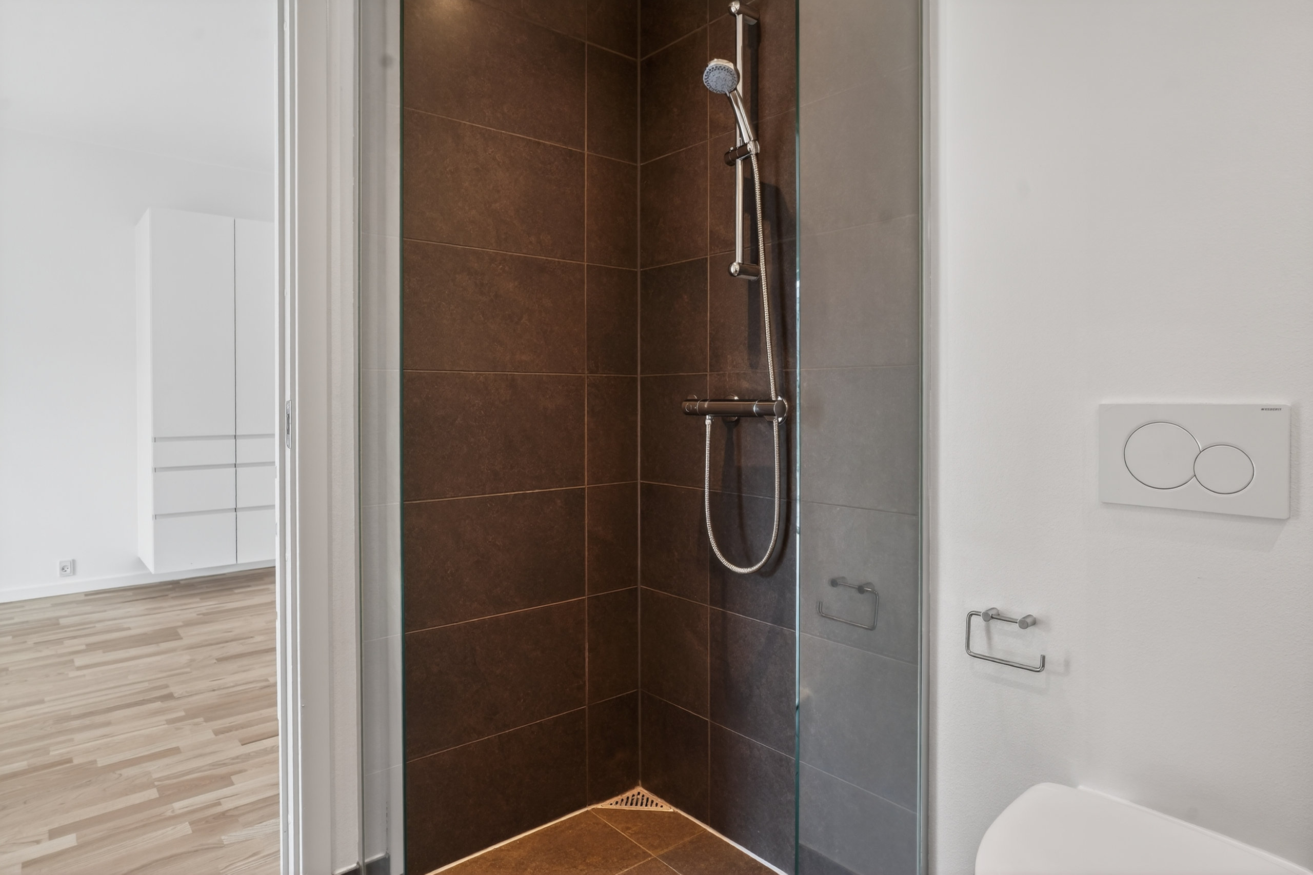 Fremhævet badeværelse billede i fuldskærmstilstand. Billede af Valby Maskinfabriksvej 5, 1. th., 2500 Valby