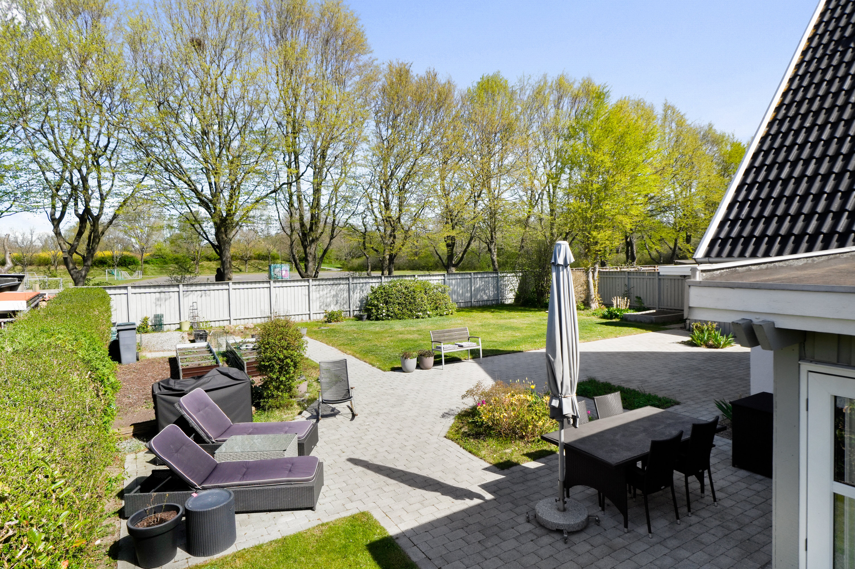 Fremhævet terrasse billede i fuldskærmstilstand. Billede af Ellekildevej 38, 2740 Skovlunde