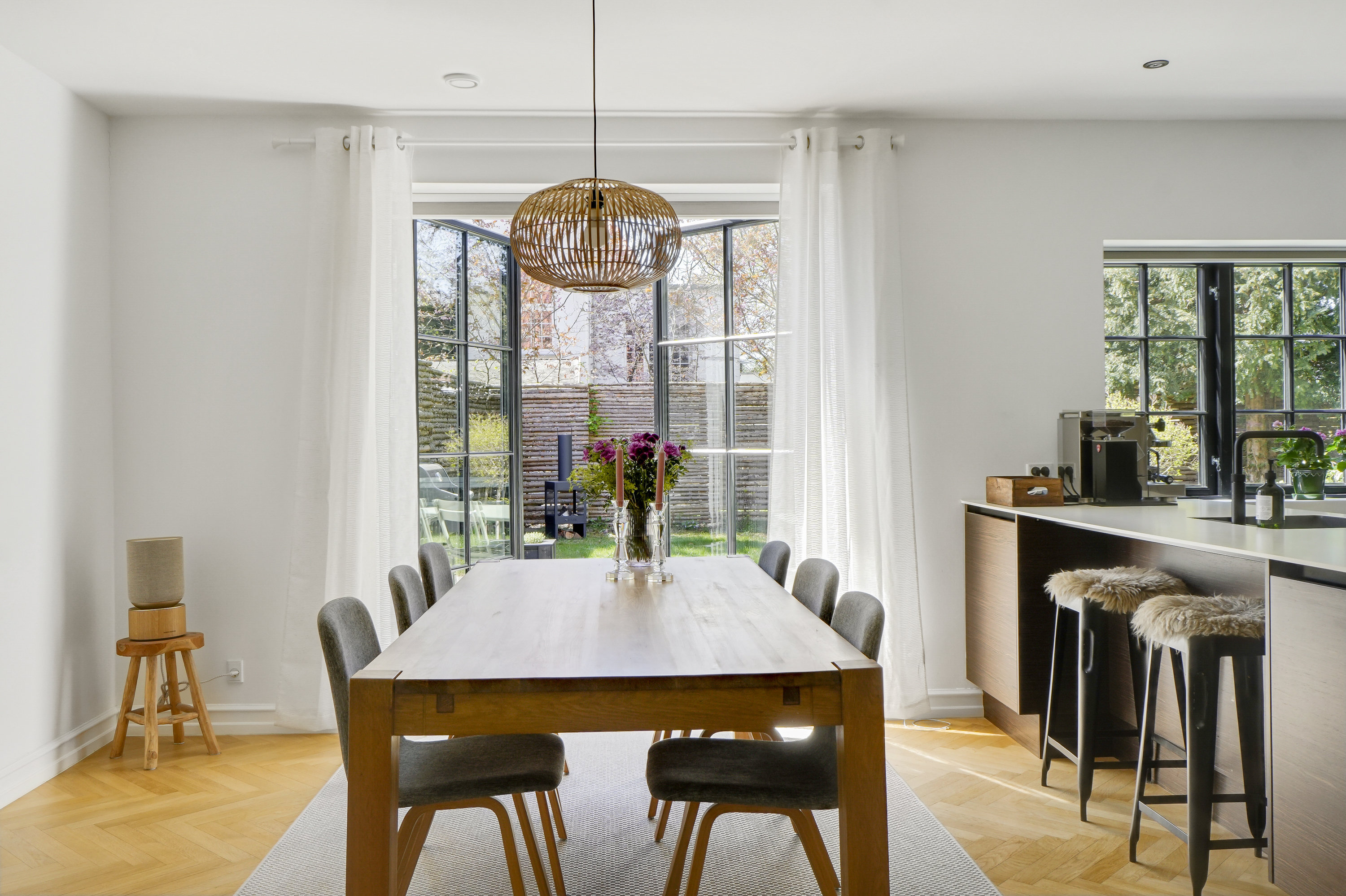 Fremhævet stue billede i fuldskærmstilstand. Billede af Fru Gyllembourgs Vej 4B, 2000 Frederiksberg